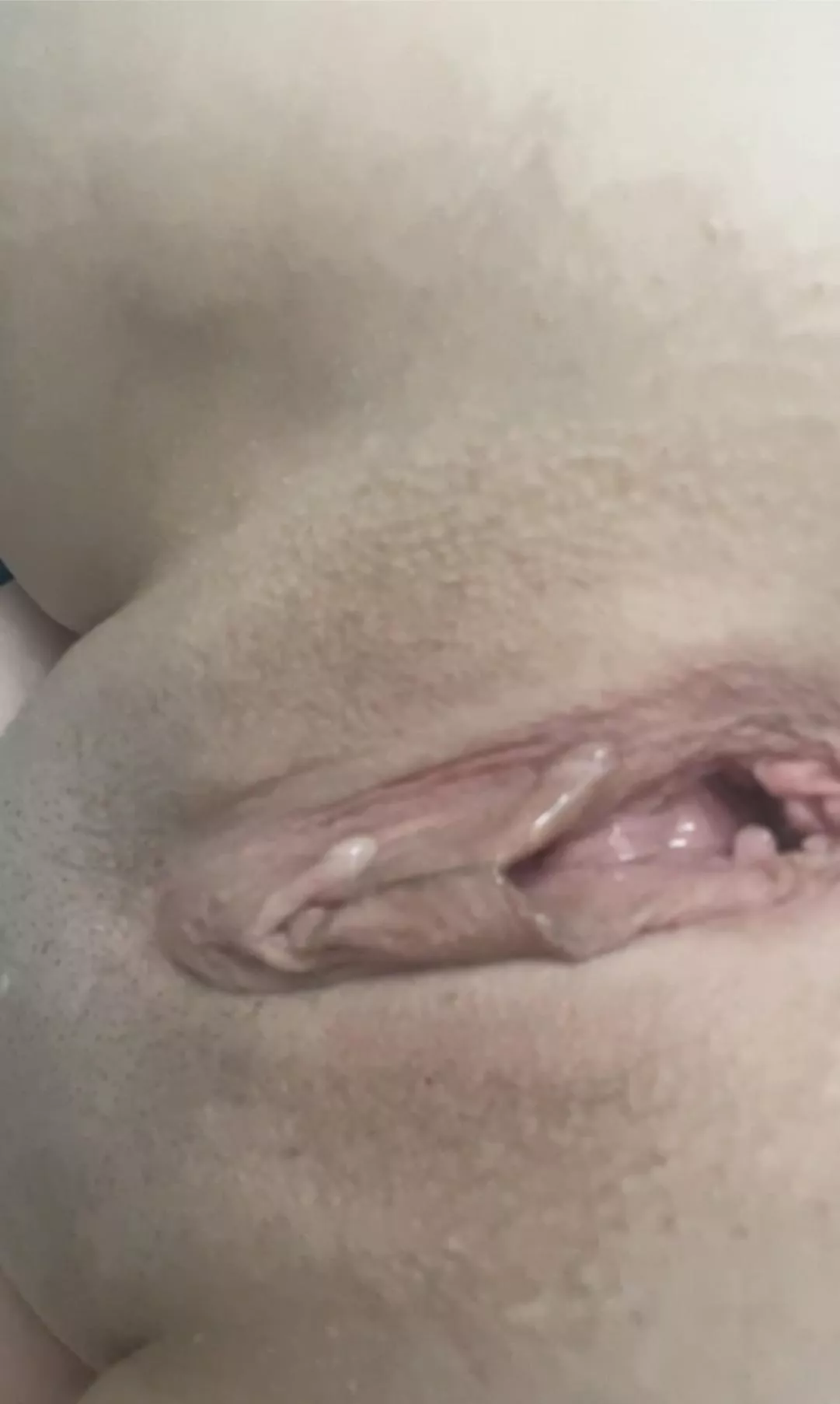 Just filled my gaping pussy up with lube, who wants to watch me fist fuck myself?