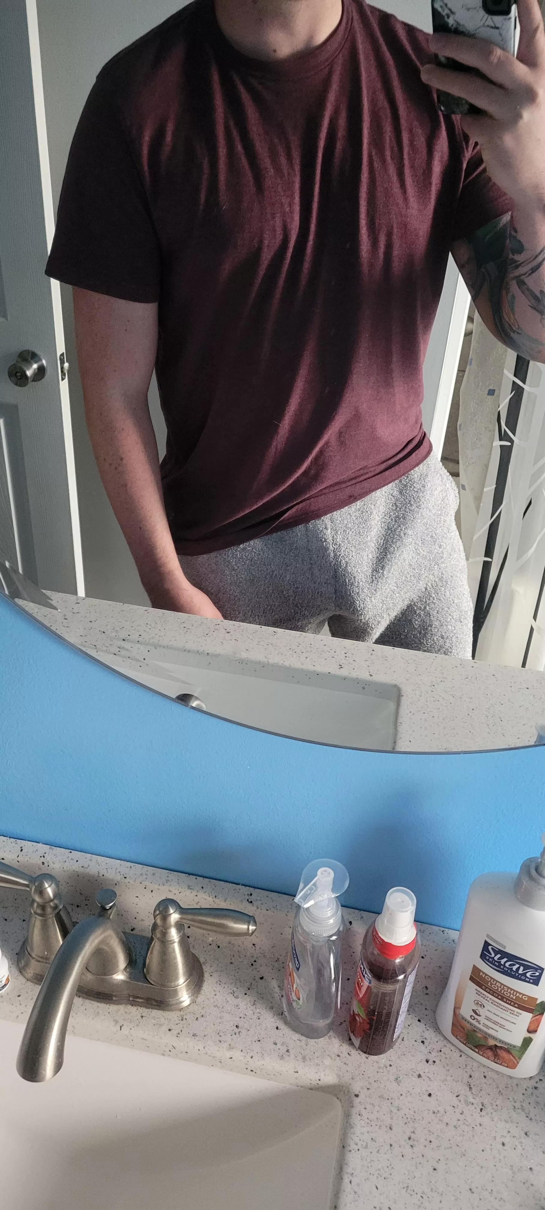 (33) Any of you bros like grey sweats? hmu