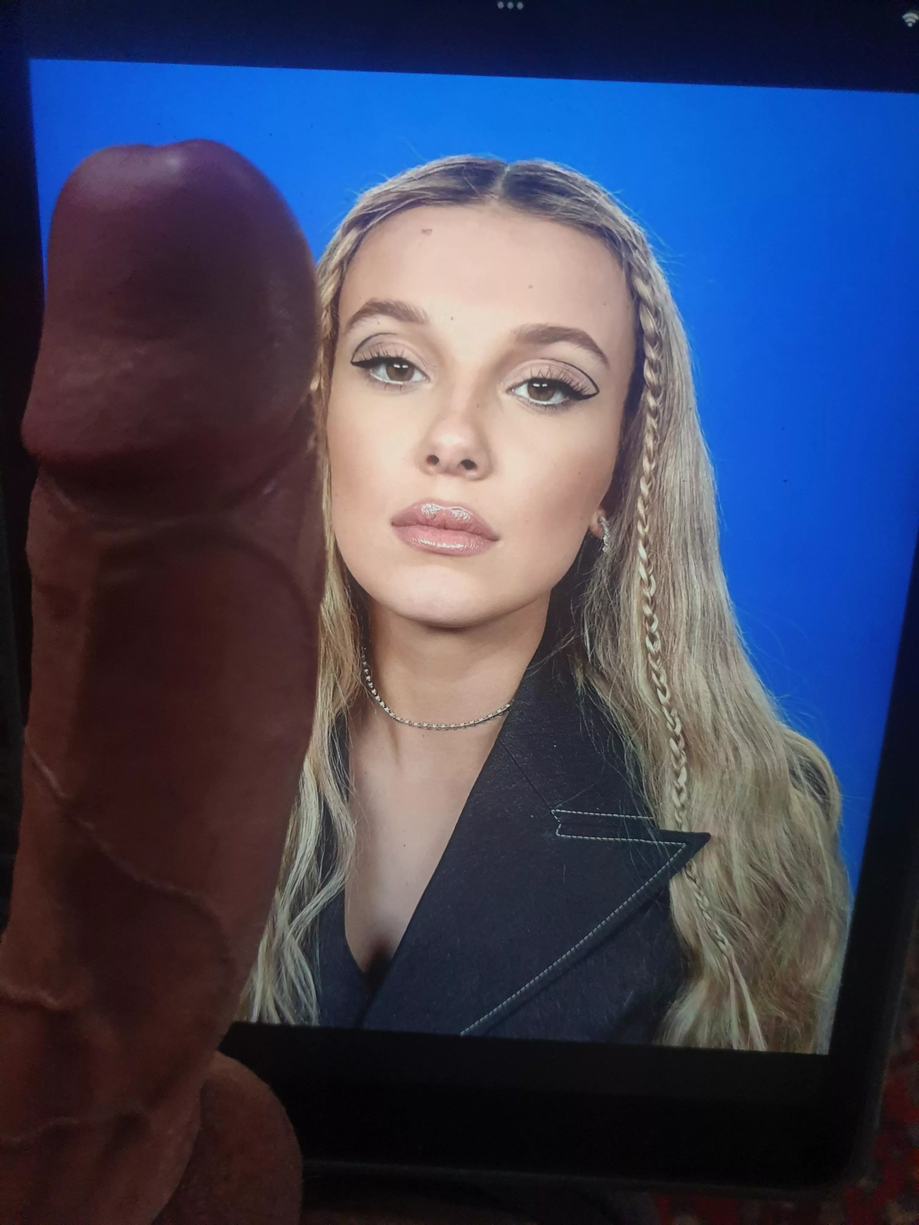 doing cocktributes (prefer celebs/pornstars/streamers and girls in leggings) who sould i cumtribute from celebs?