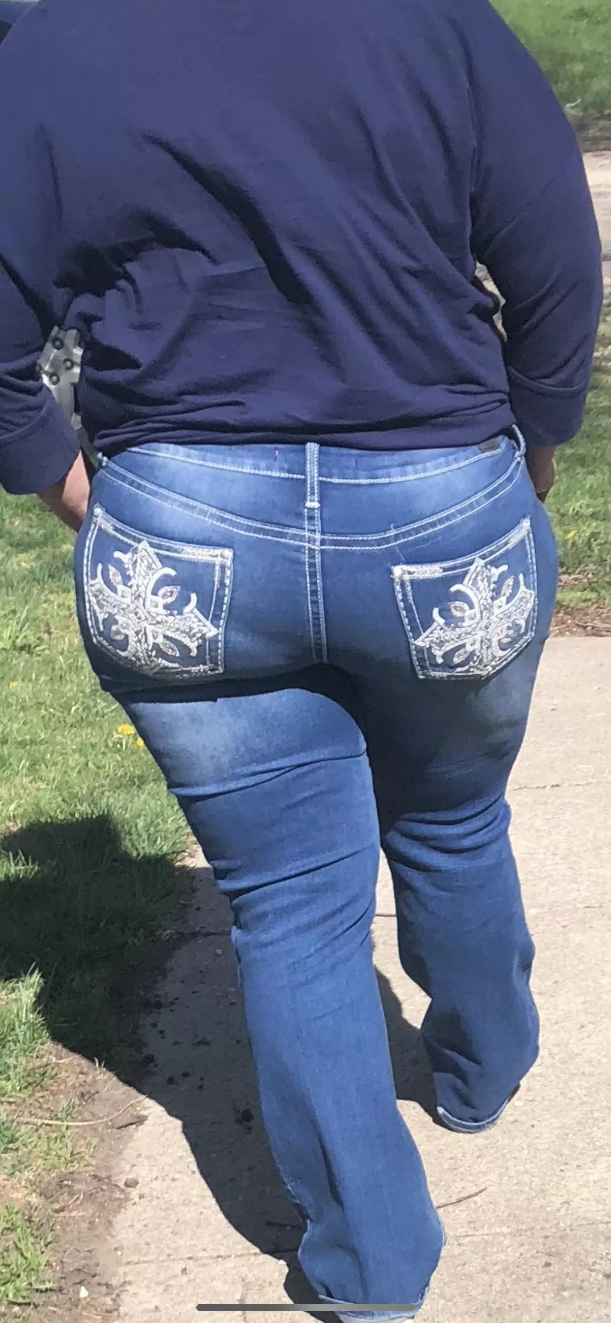 Fuck my moms ass is so fat plenty to share