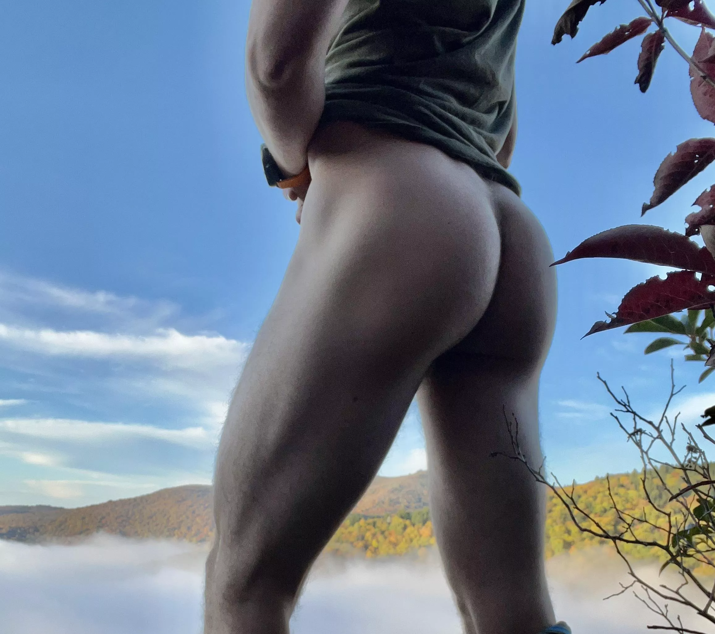 [Male] Buns of Steel Above the Cloud Line