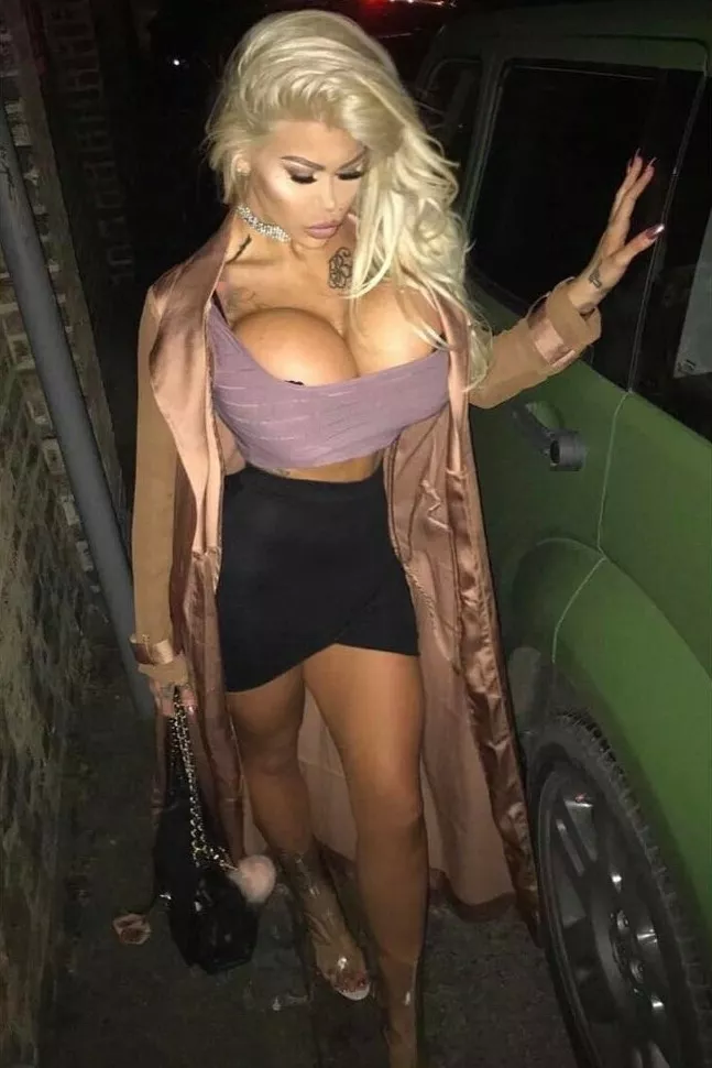 Tipsy Bimbo Fuckdoll