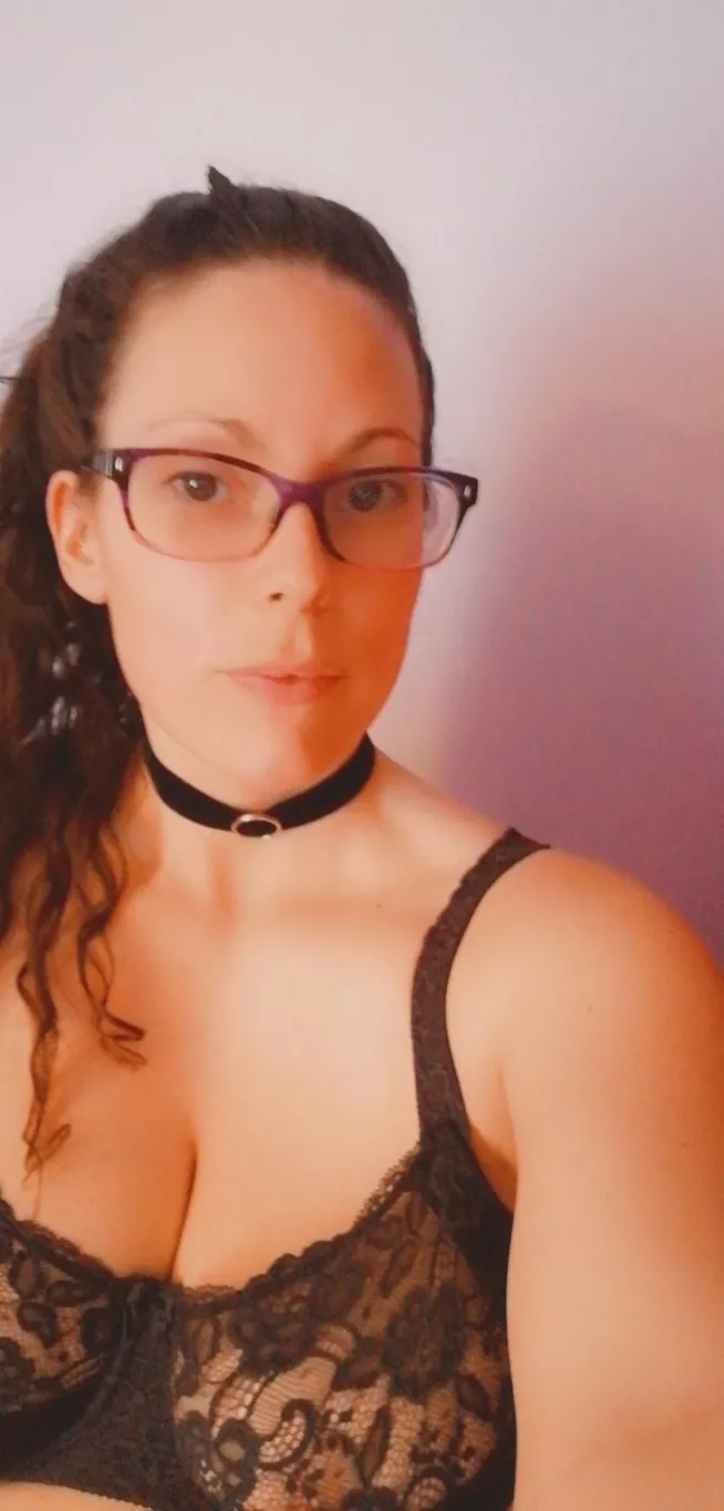 who doesnt like a choker and lace?!