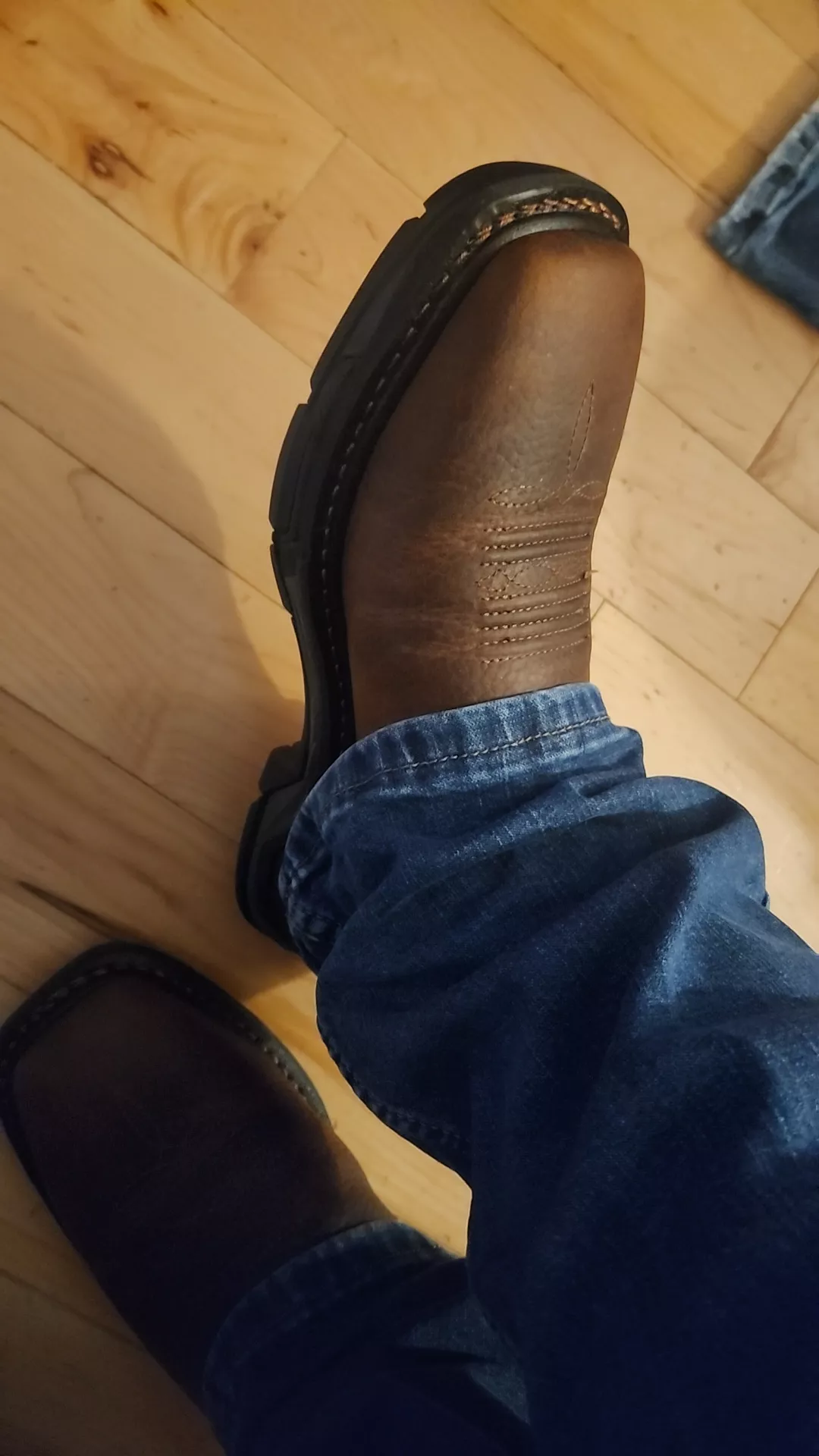 Ariat workhog boots rubbing toe?