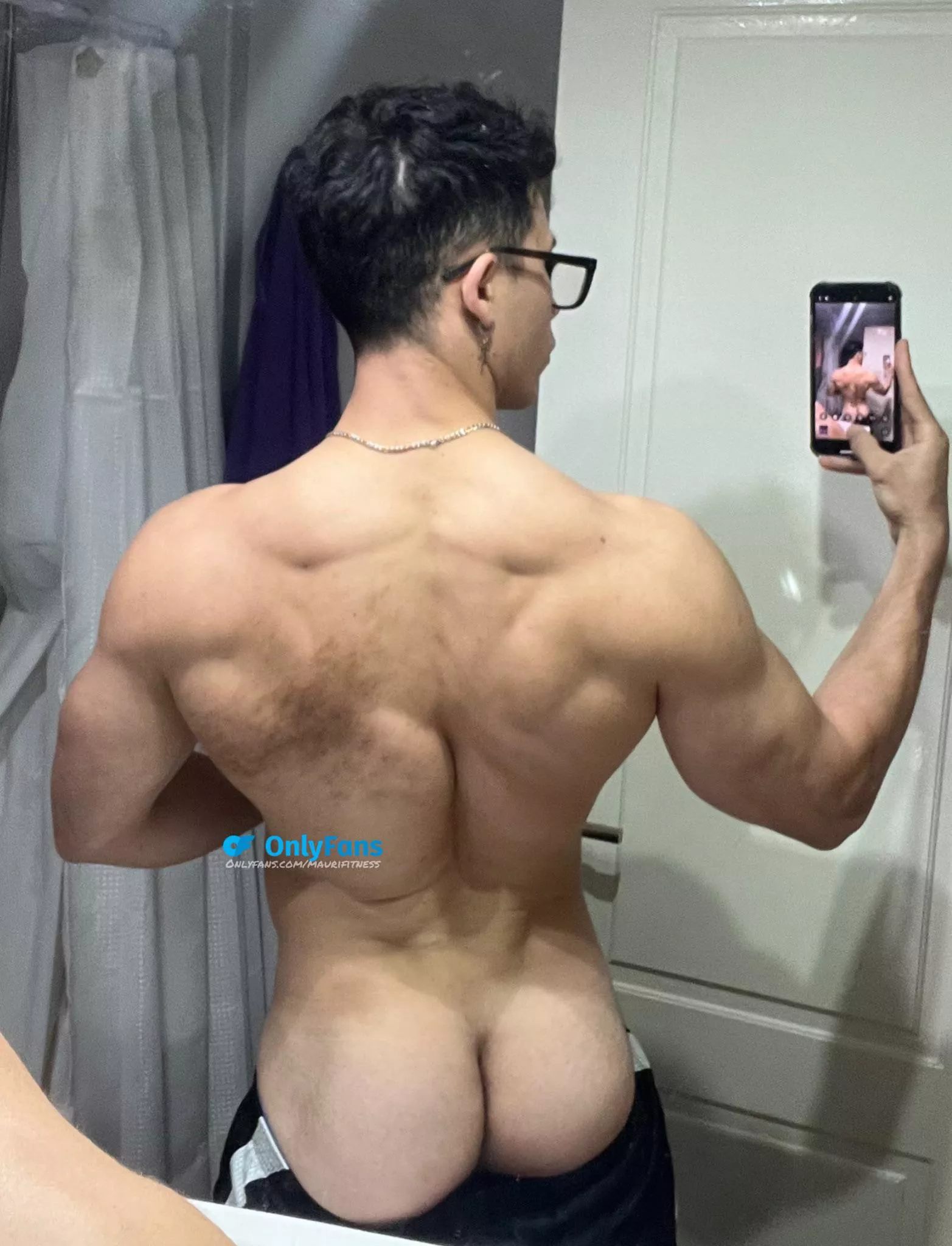 Do you like muscular ass? 🍑