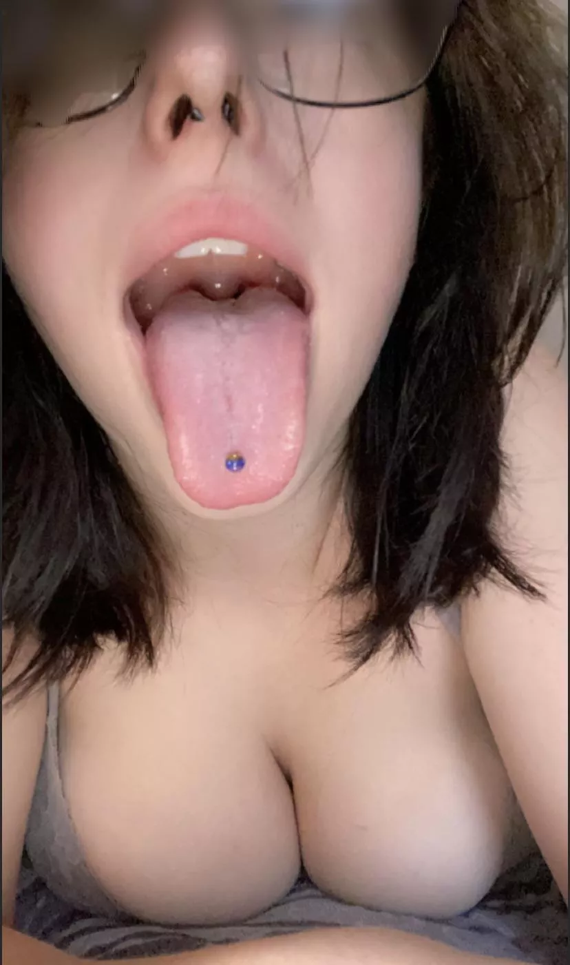 Does my mouth look fuckable enough for you? 🤤😉💕