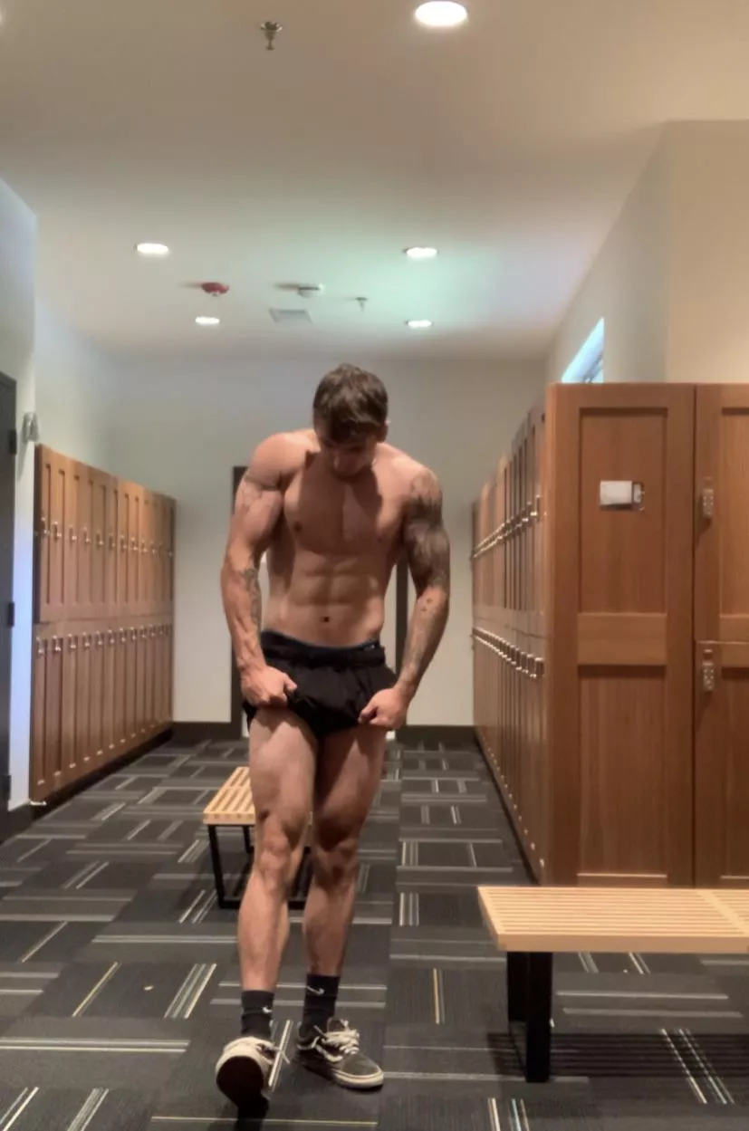 Hot guys hit legs