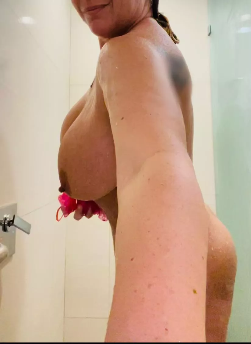 Shower time! Bring me your ðŸ†. ðŸ˜˜ðŸ”¥ðŸ˜ˆ