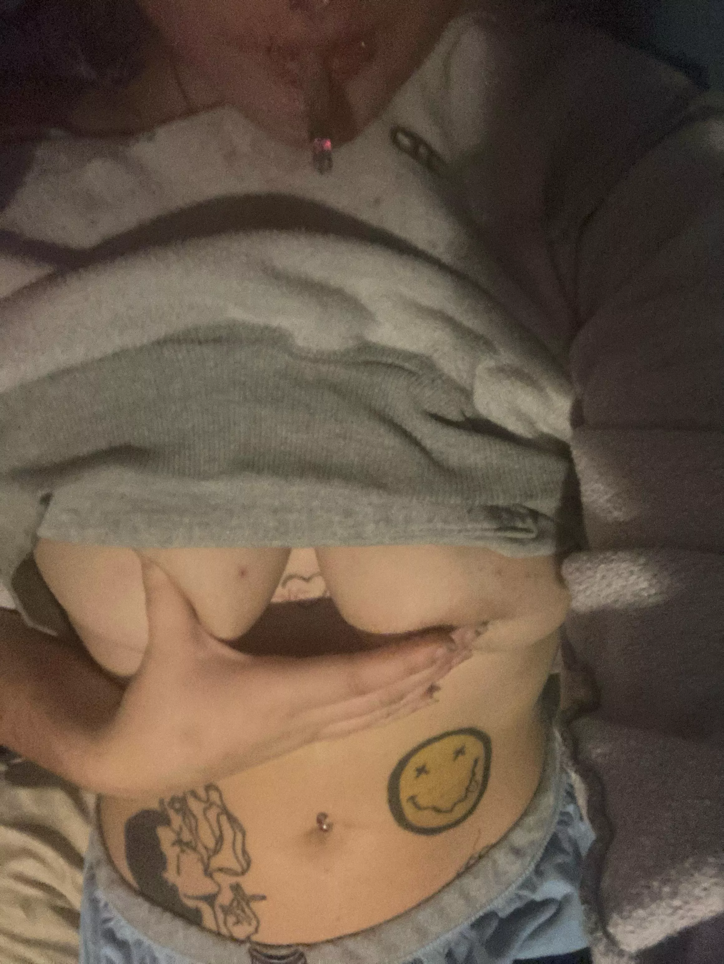 Smoke with me all let u grab my titties ?19f