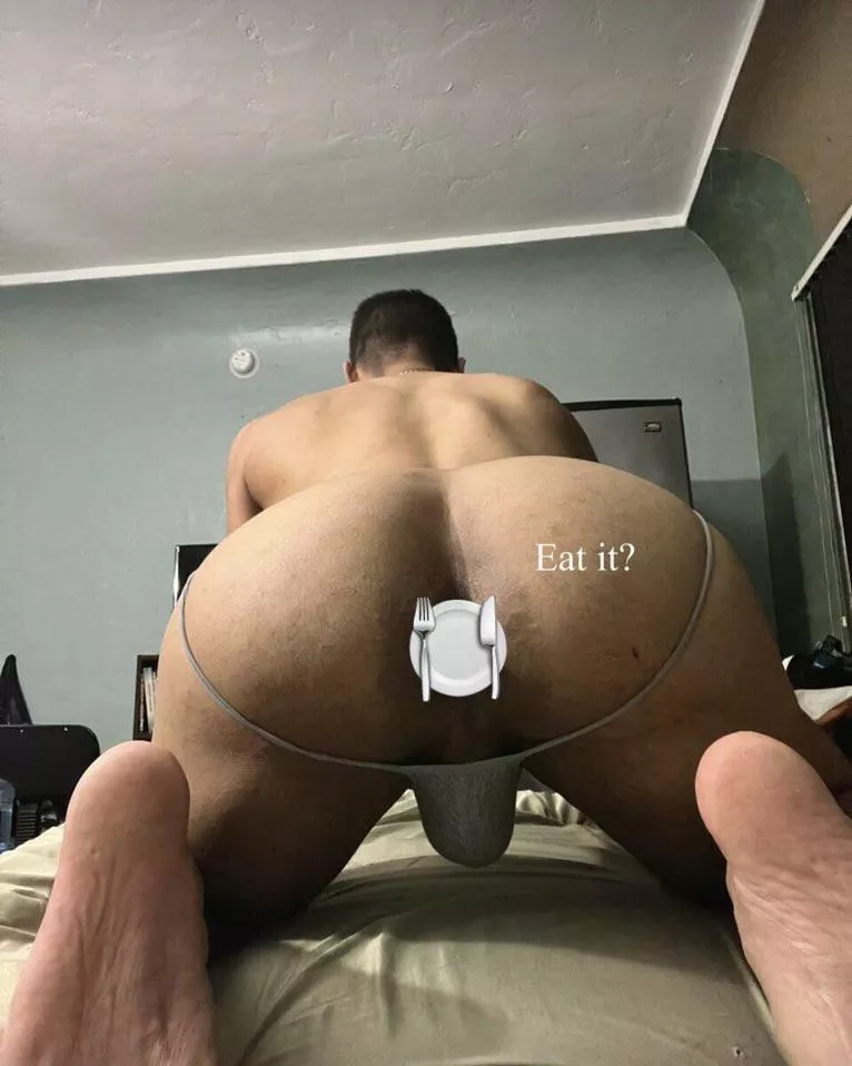 Big wide booty for you to eat