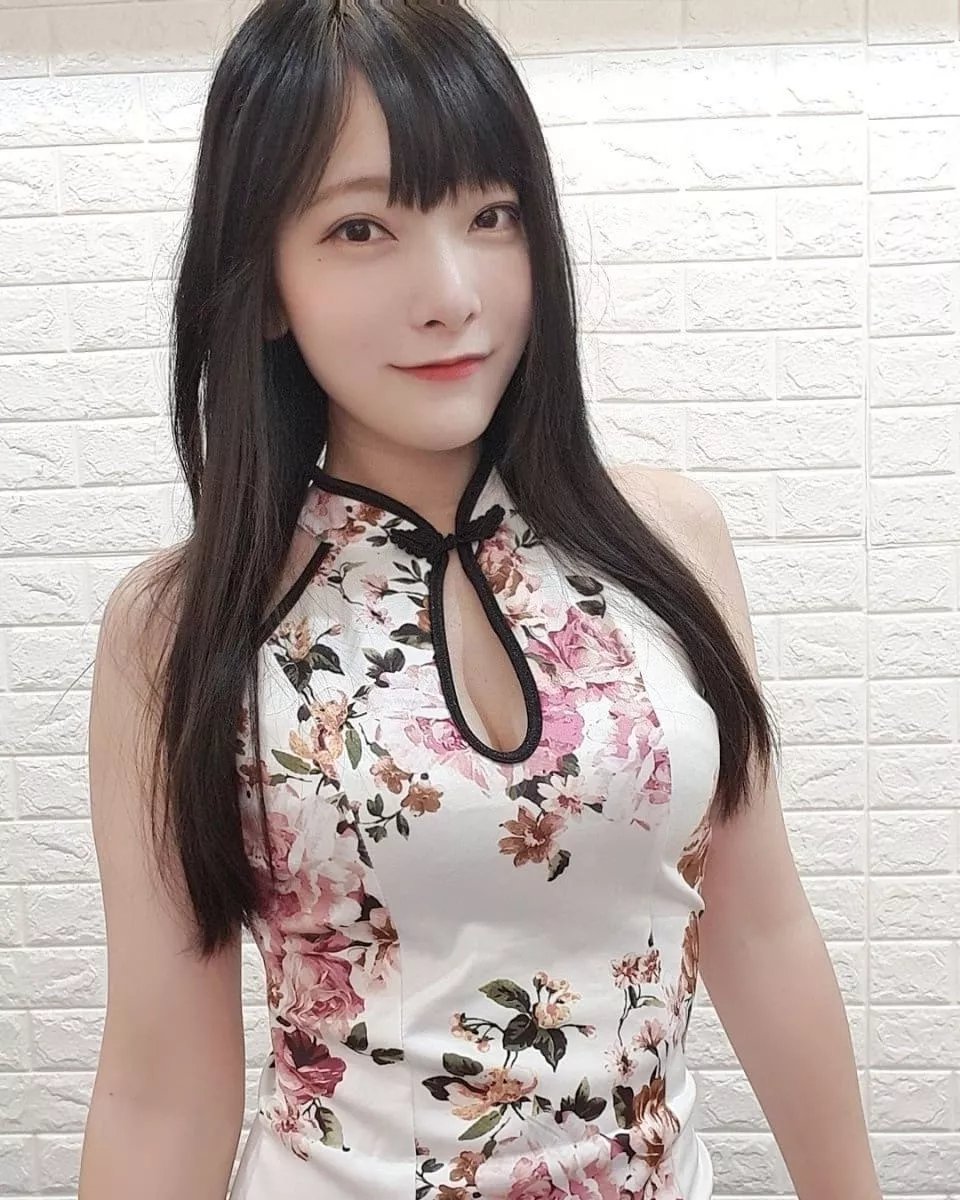 Cute qipao girl