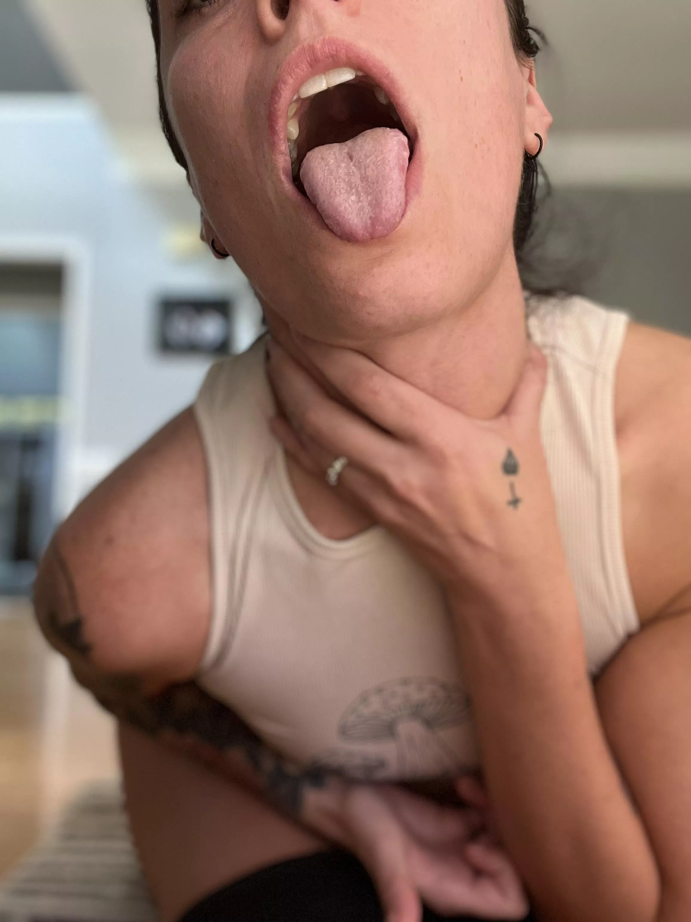 I would love to lick your cock😊