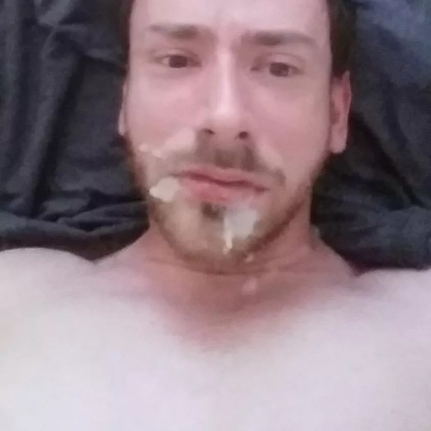 Massive load after getting face fucked by grindr hookup