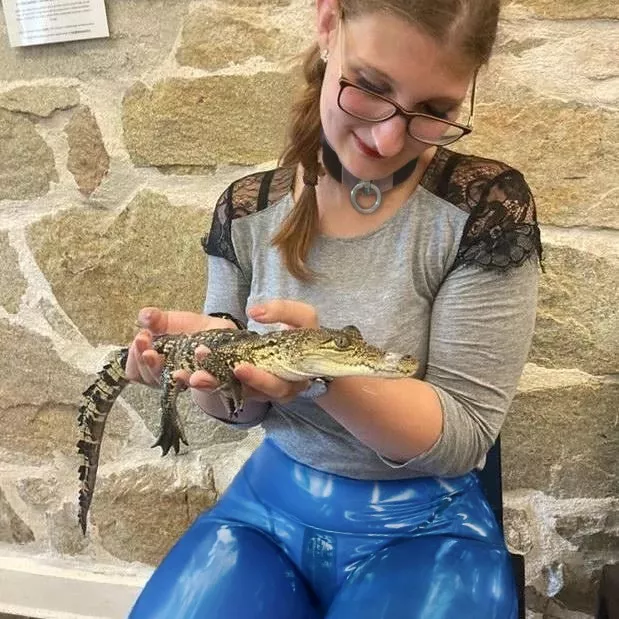 This little slut got to go to a zoo.