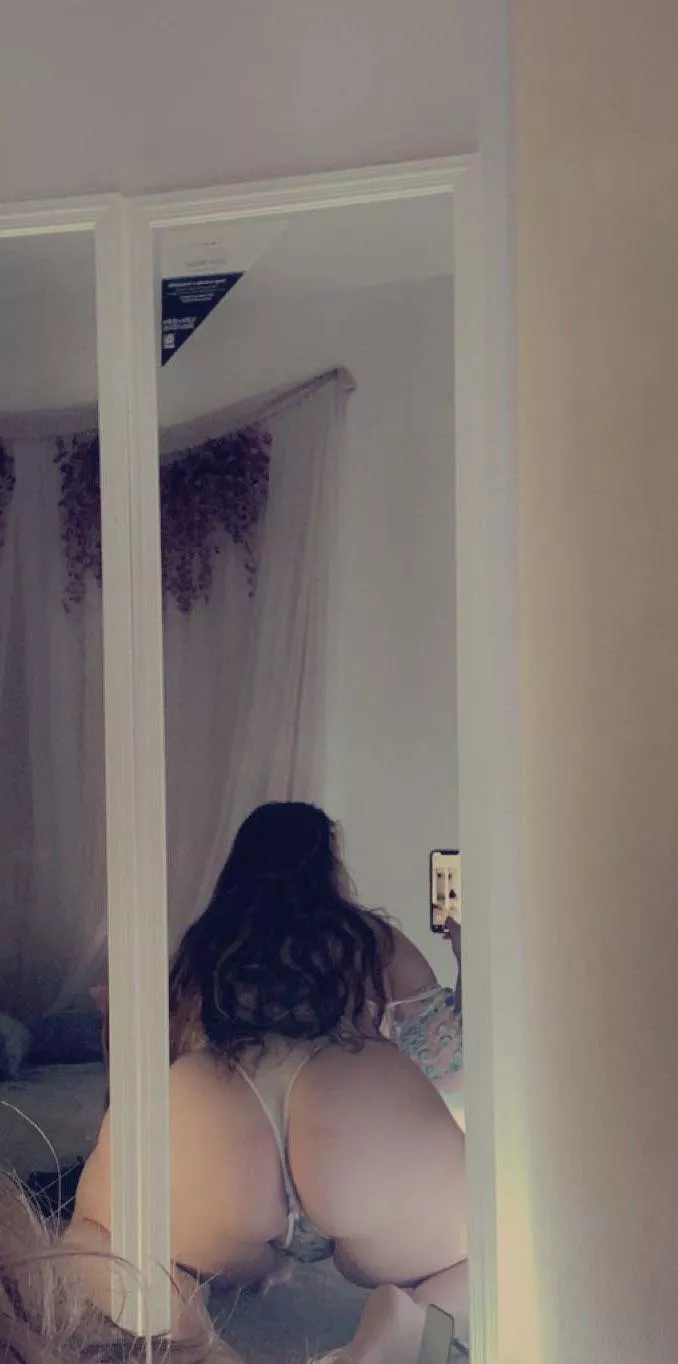 Worship my phat ass 🍑