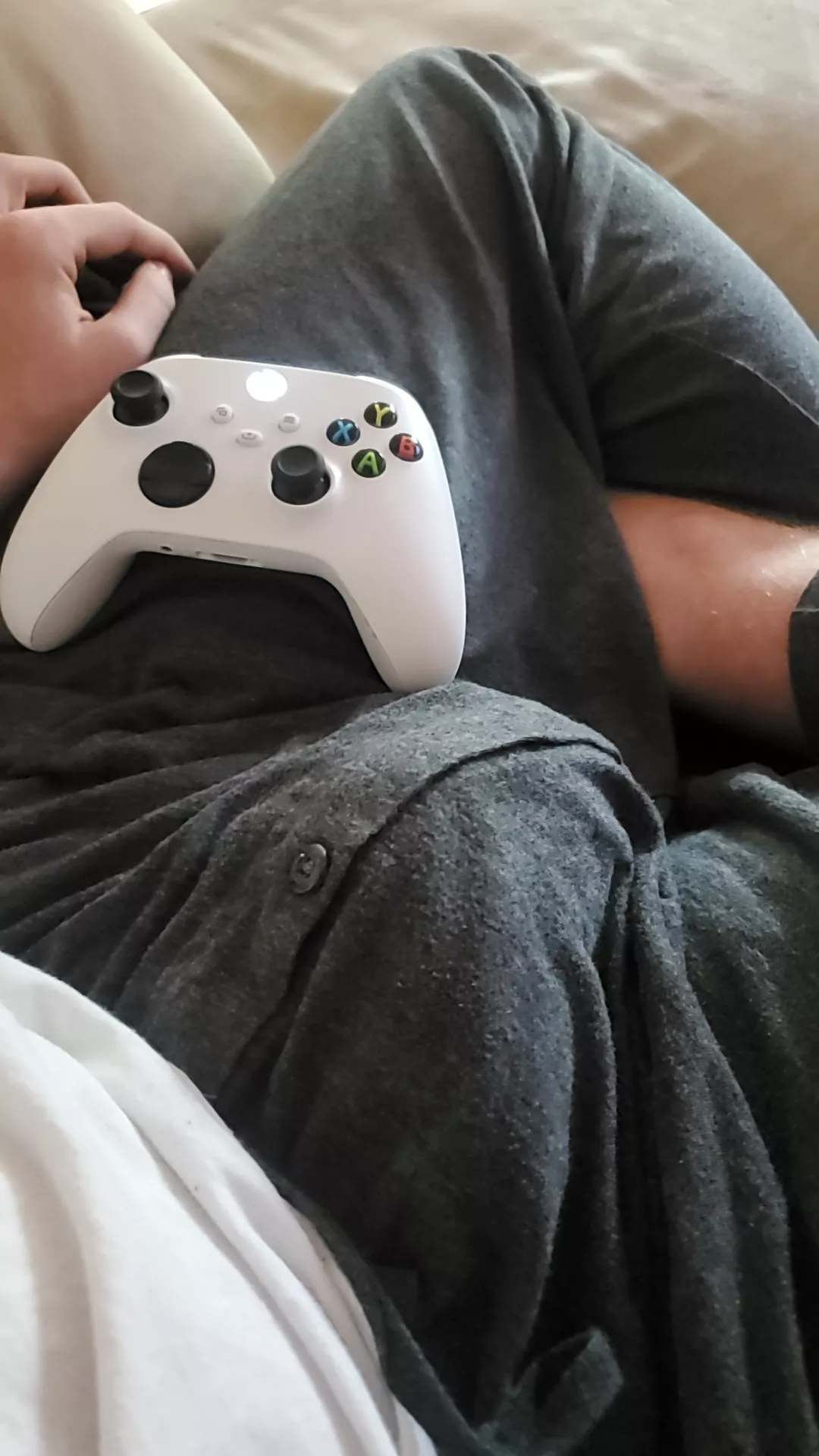 Hate when I get hard while playing. Come suck me and eat my ass while I play?