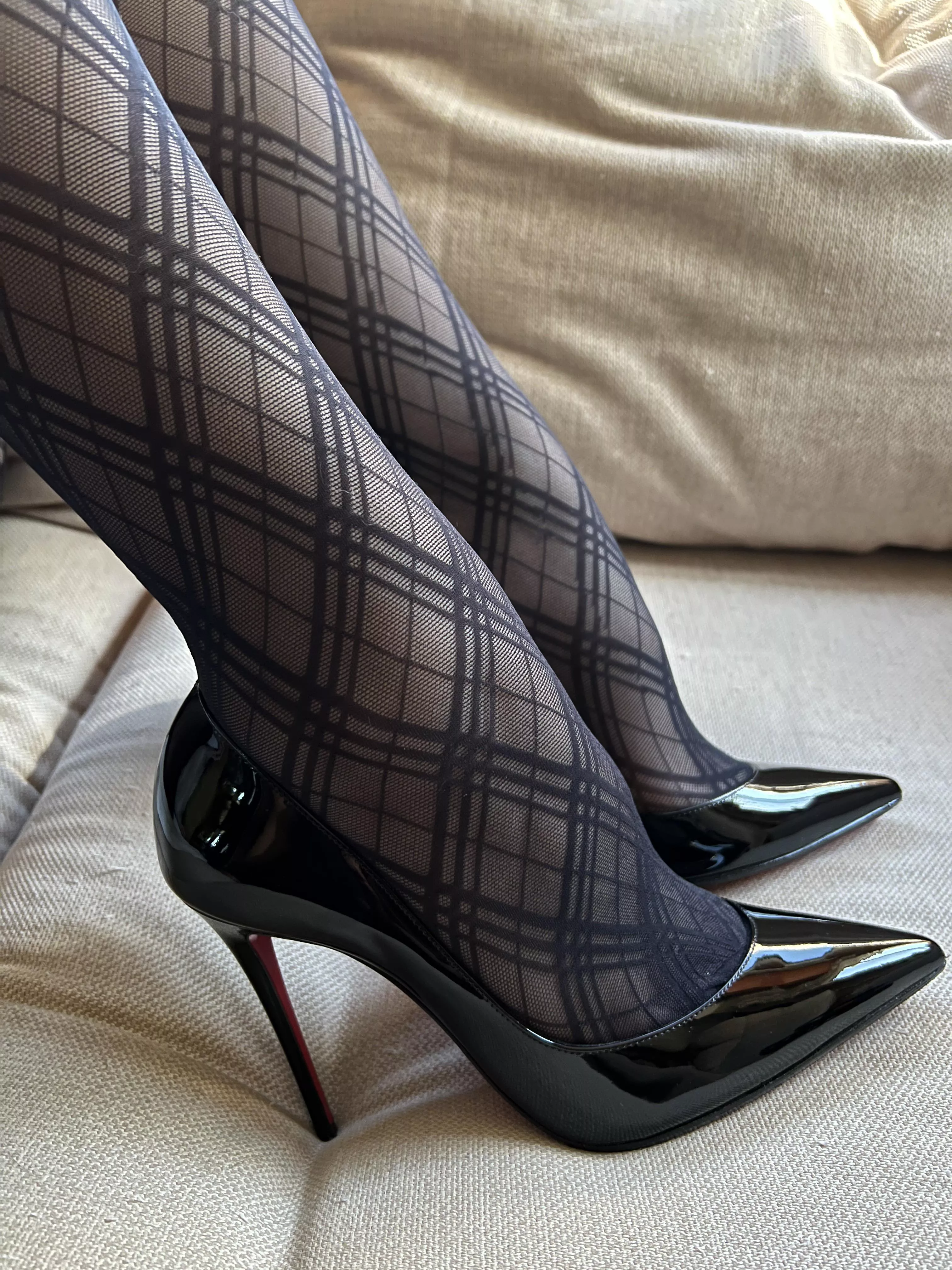 Louboutin Iriza paired with some pattern pantyhose.