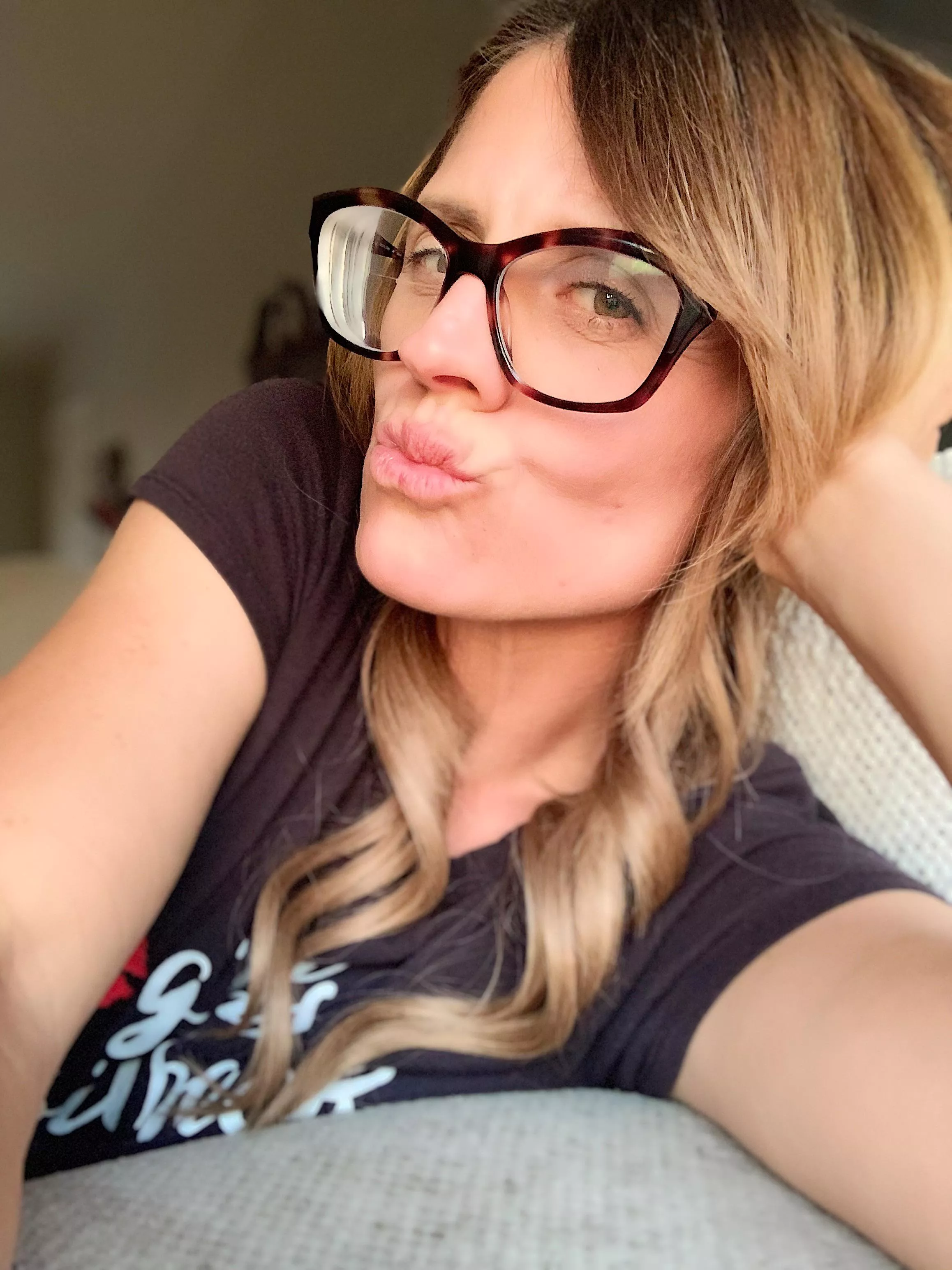 Milf kisses to all