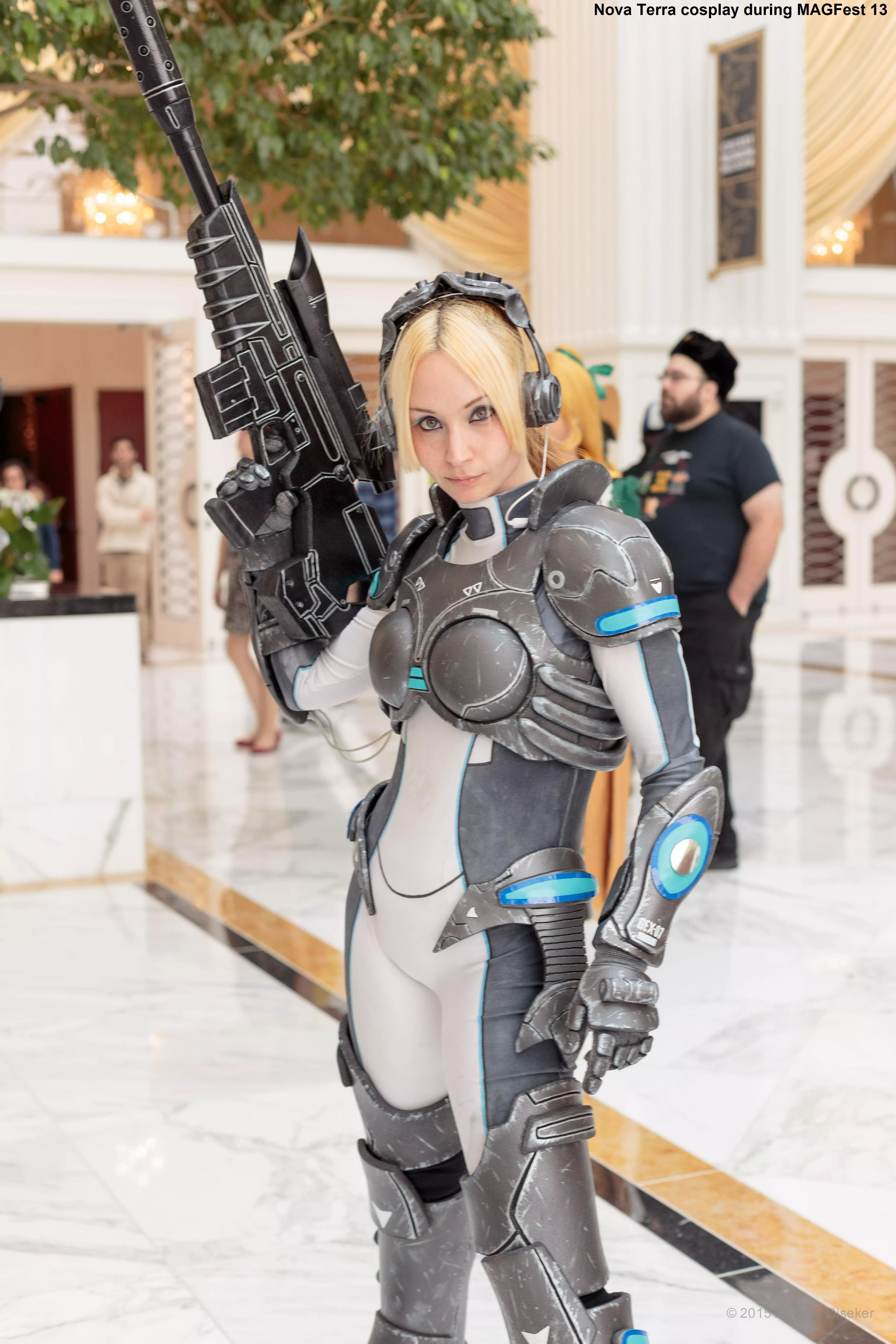 StarCraft 2 ghost Nova Terra cosplay during MAGFest 13