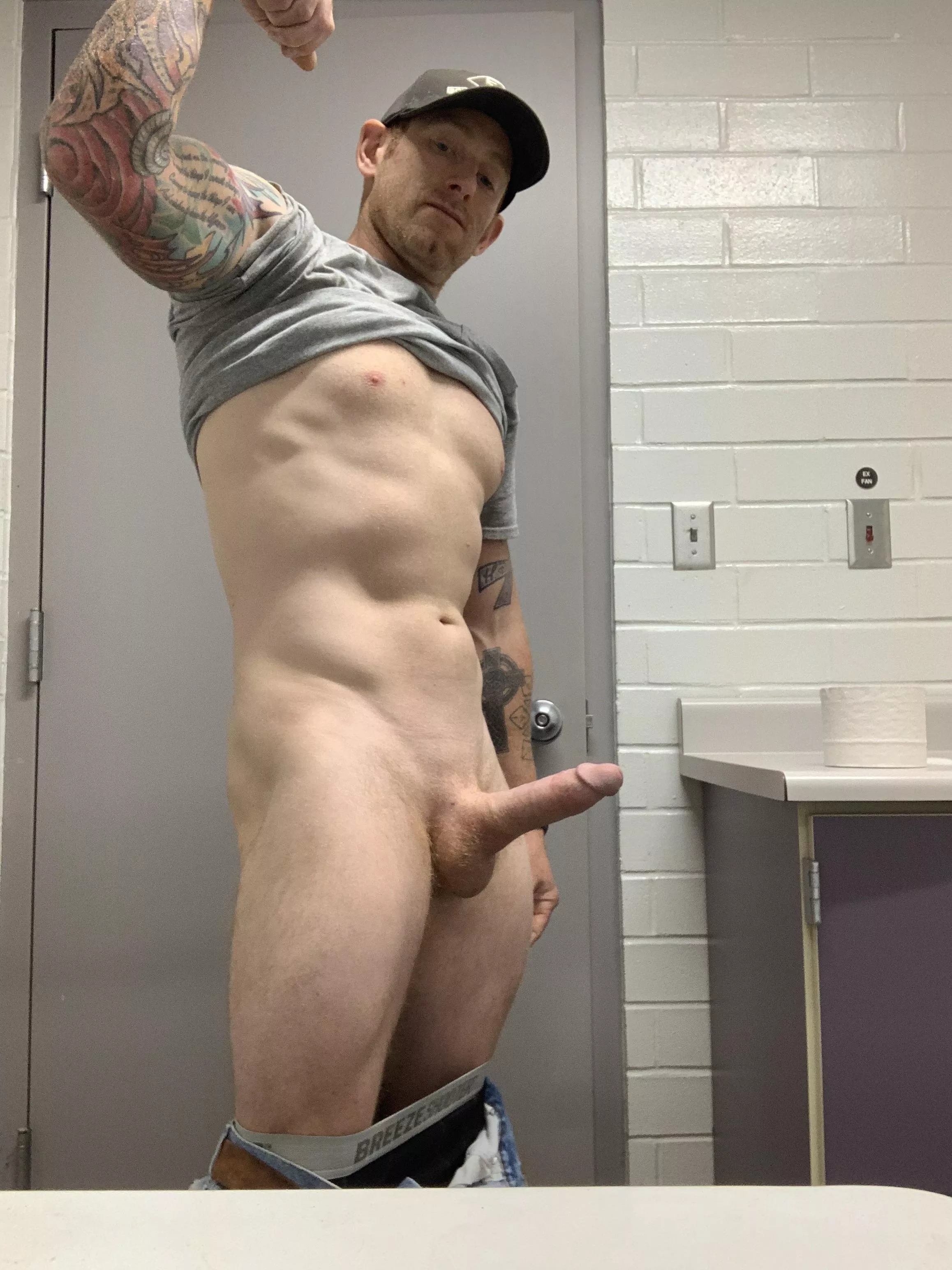 (M) Any of you ladies need a workout partner shoot me a message