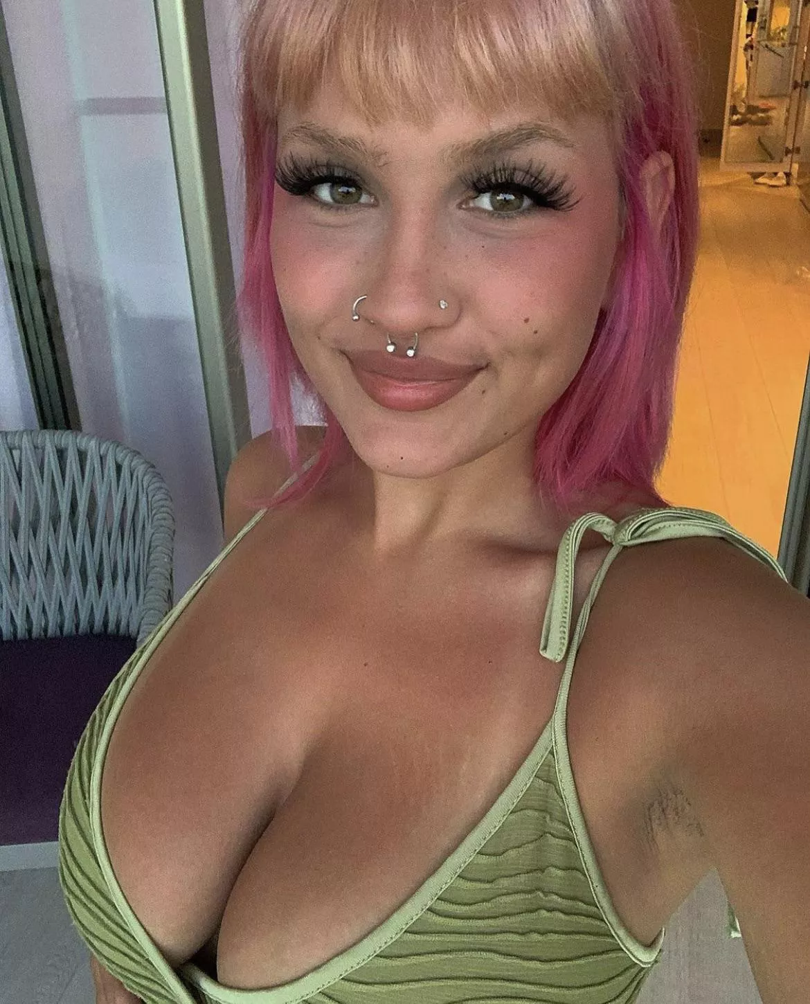 somebody cover her tits