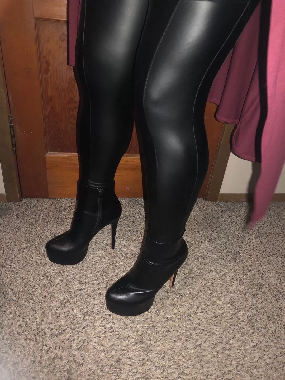 Wearing my favorite boots and leggings today!