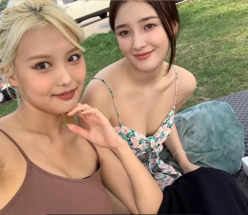 Momoland - Nancy & Ahin