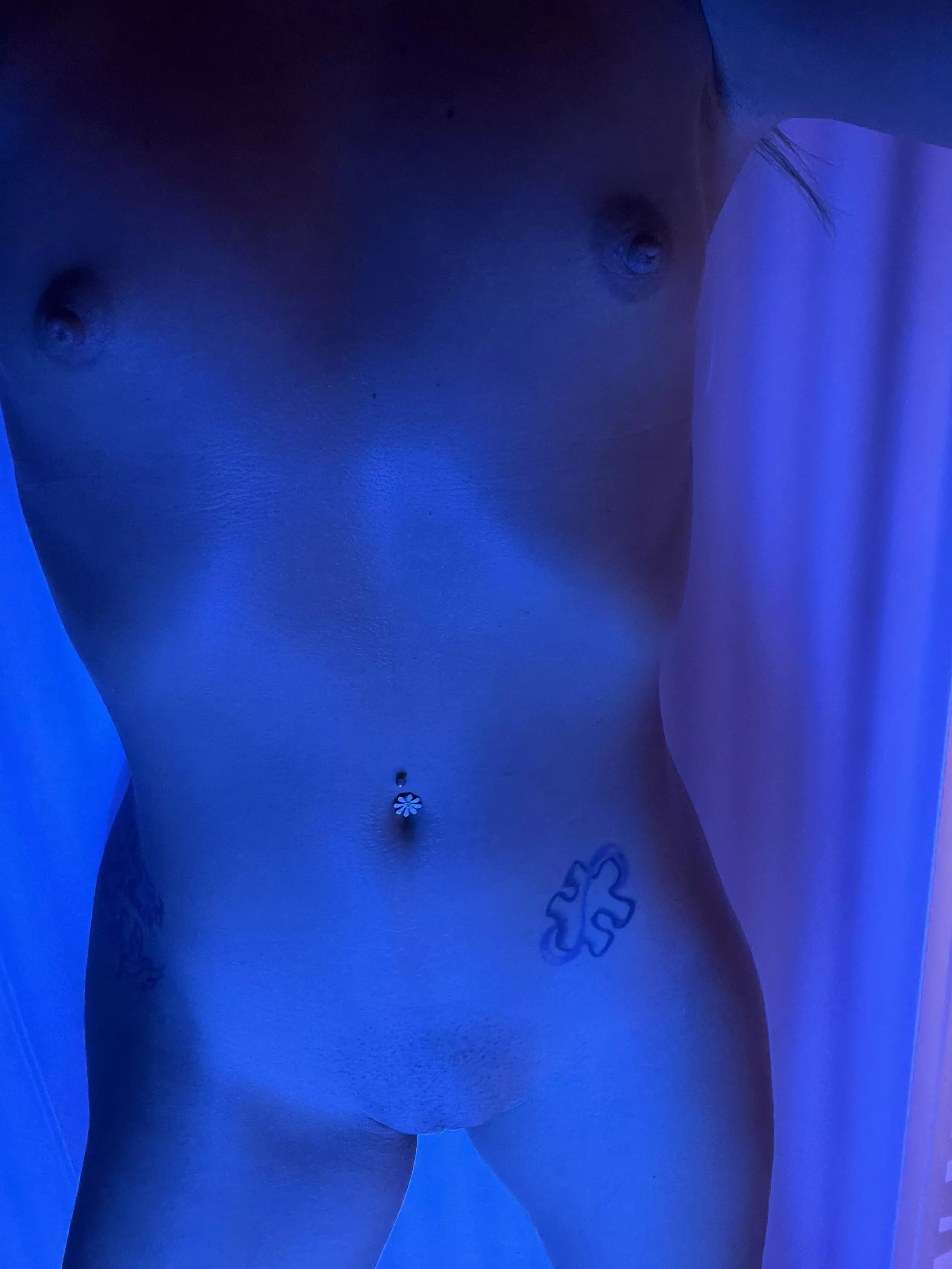 Sometimes I get naughty in the tanning bed [IMG]