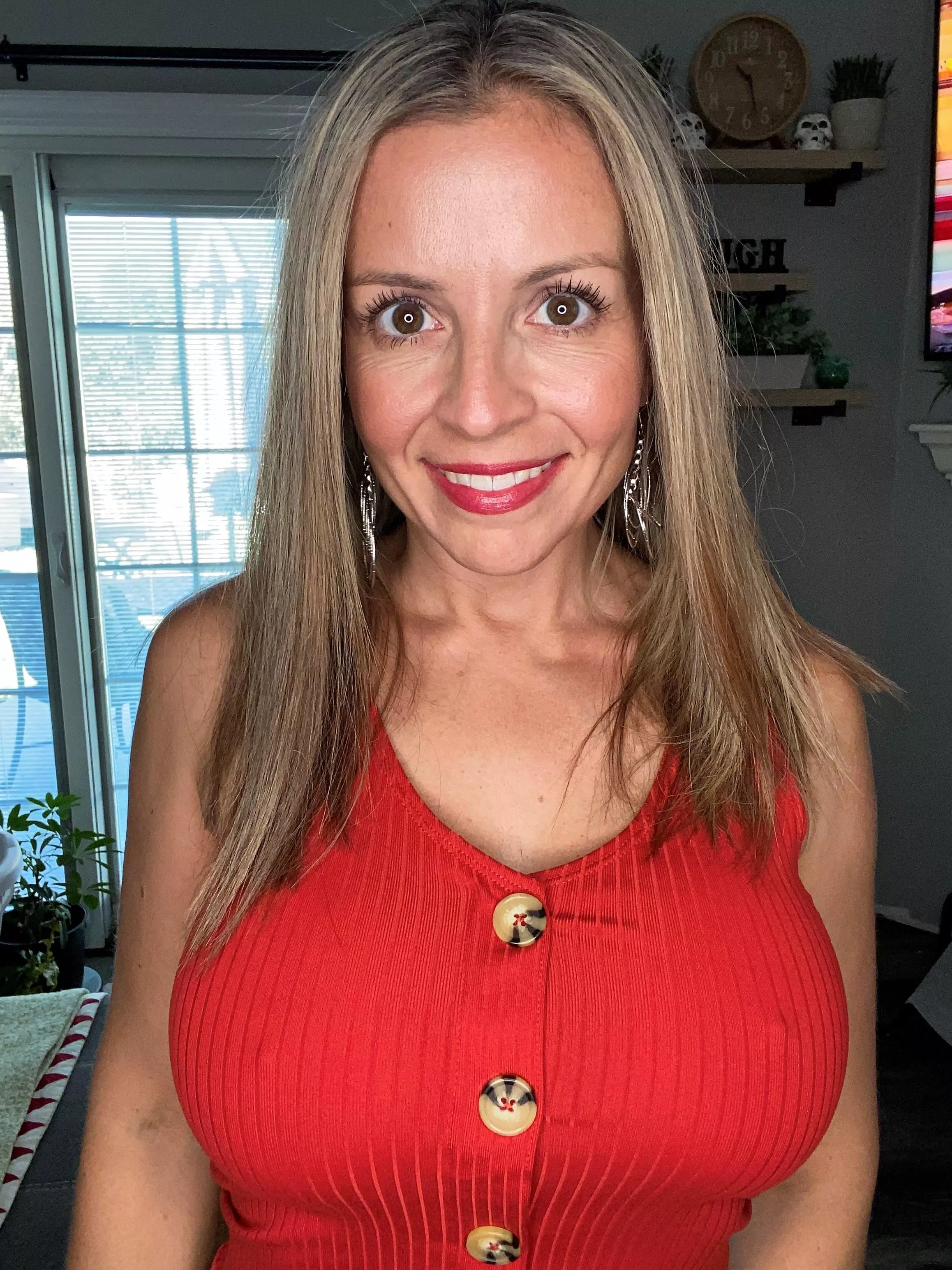 [F,42] Roses are red, violets are blue! Happy hump day!