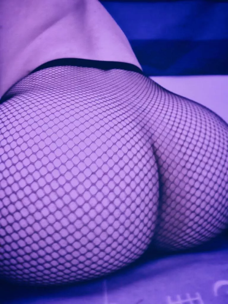 Fishnet queen needs a king , so who ?