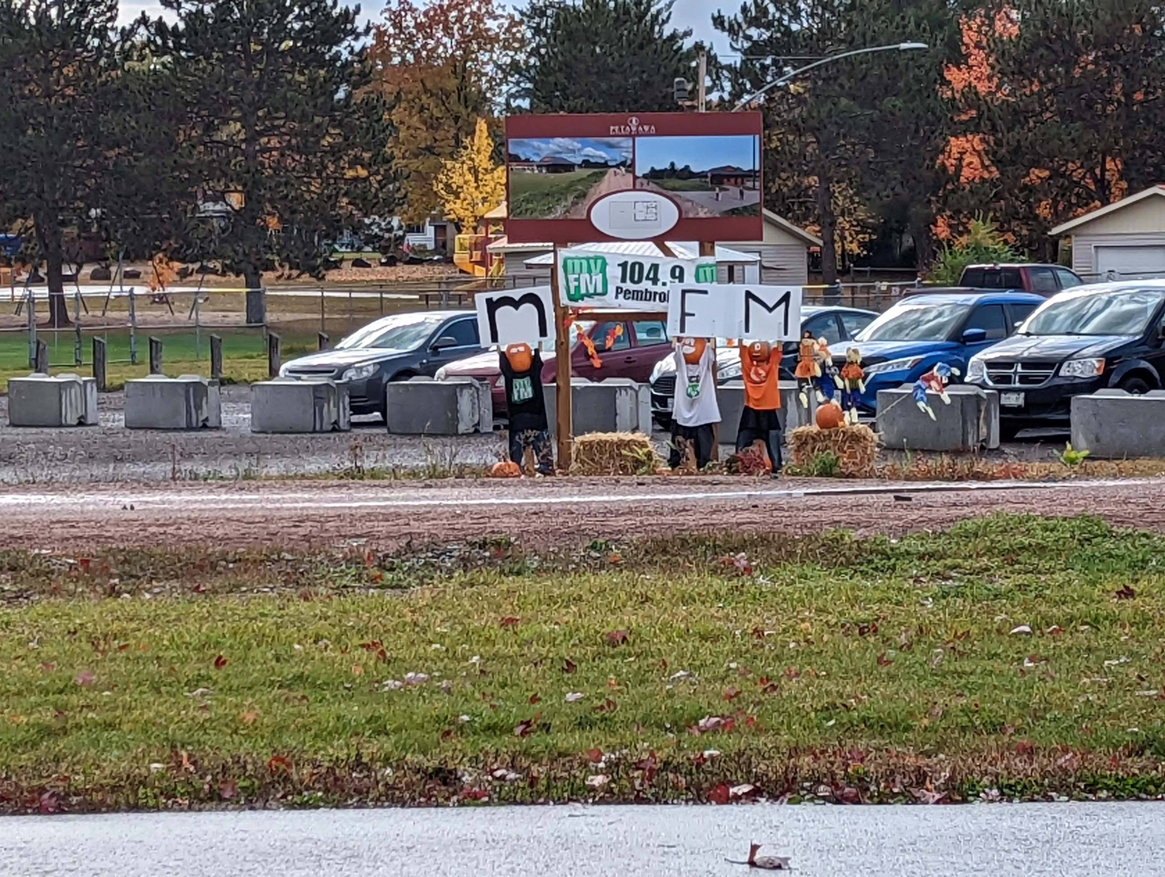 Loving all the Halloween decorations in my town