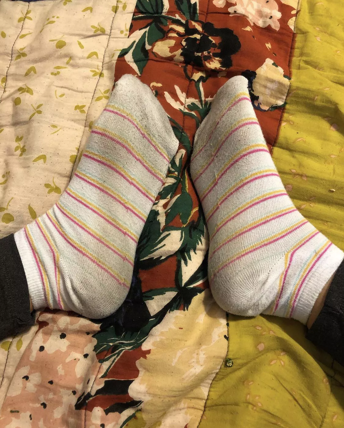 [selling] used socks ðŸ§¦ $10 a pair ðŸ¤¢ dm me for details ðŸ¤®