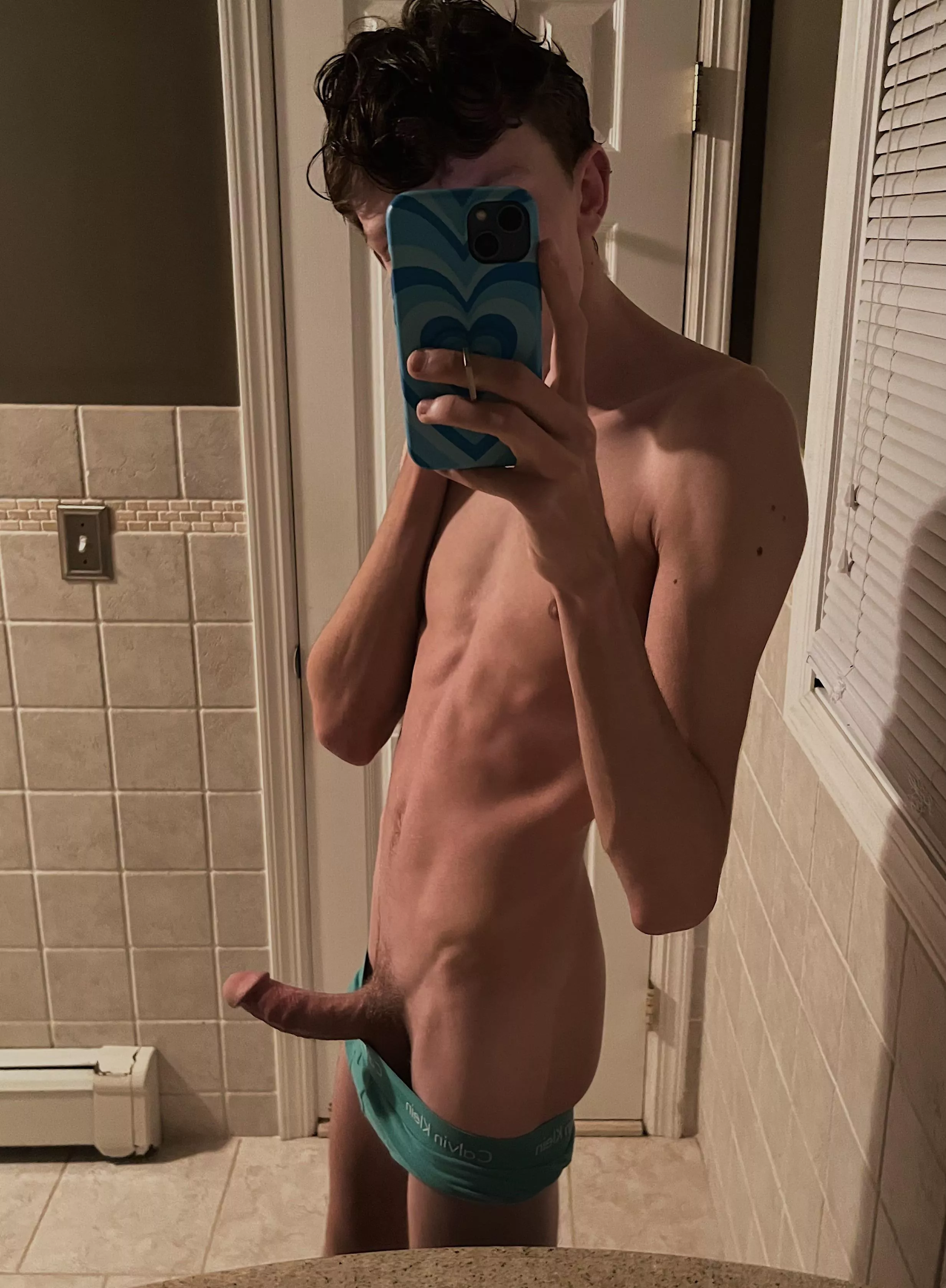 this twink needs some attention