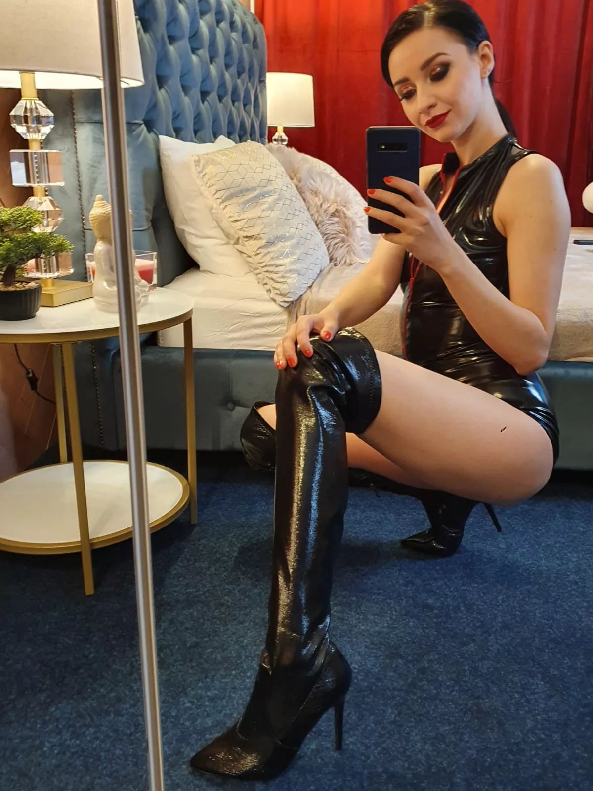 Do you like my leather outfit ?