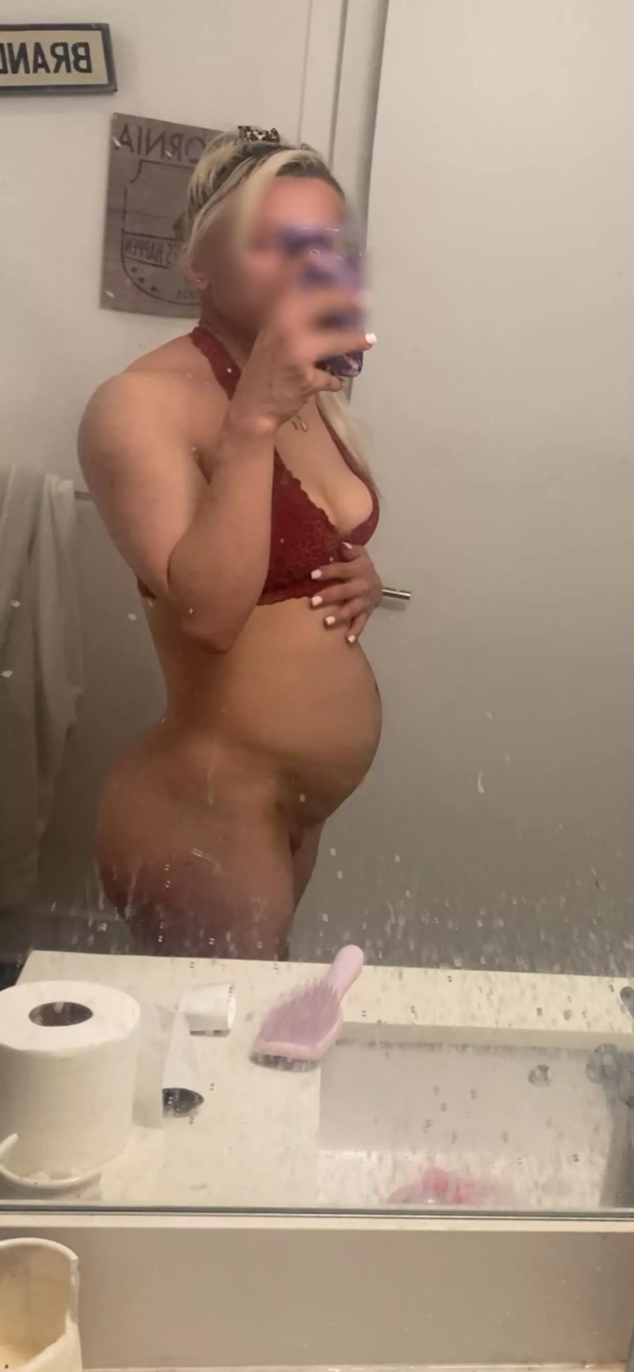 Fit hottie with big ass is pregnant with twins [13 weeks]