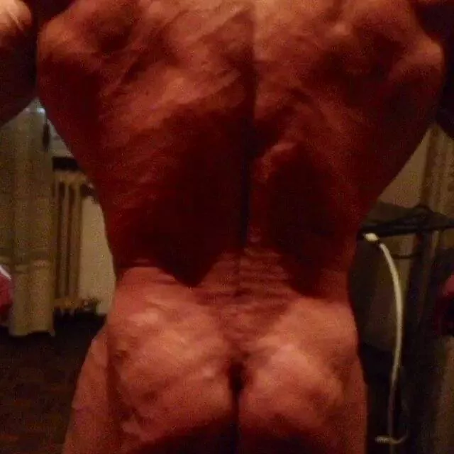 happy hump day, who loves shredded glutes like me I love the way (m)ine rip up