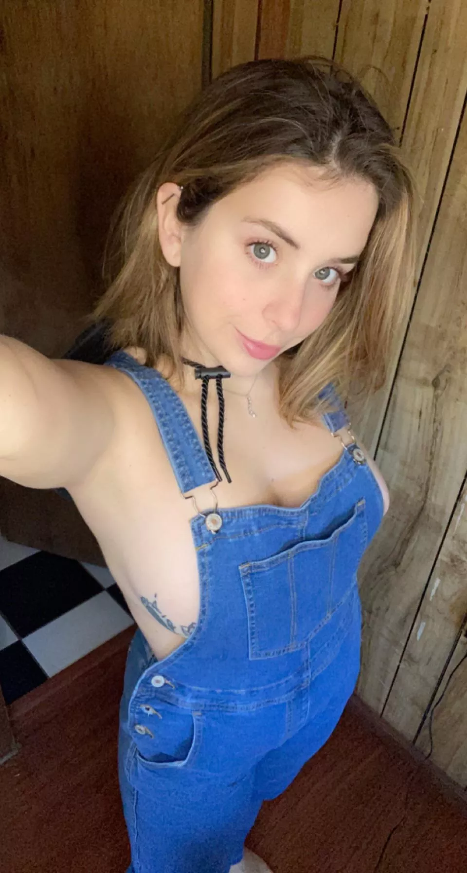 How do you feel about overalls 😋 [f]