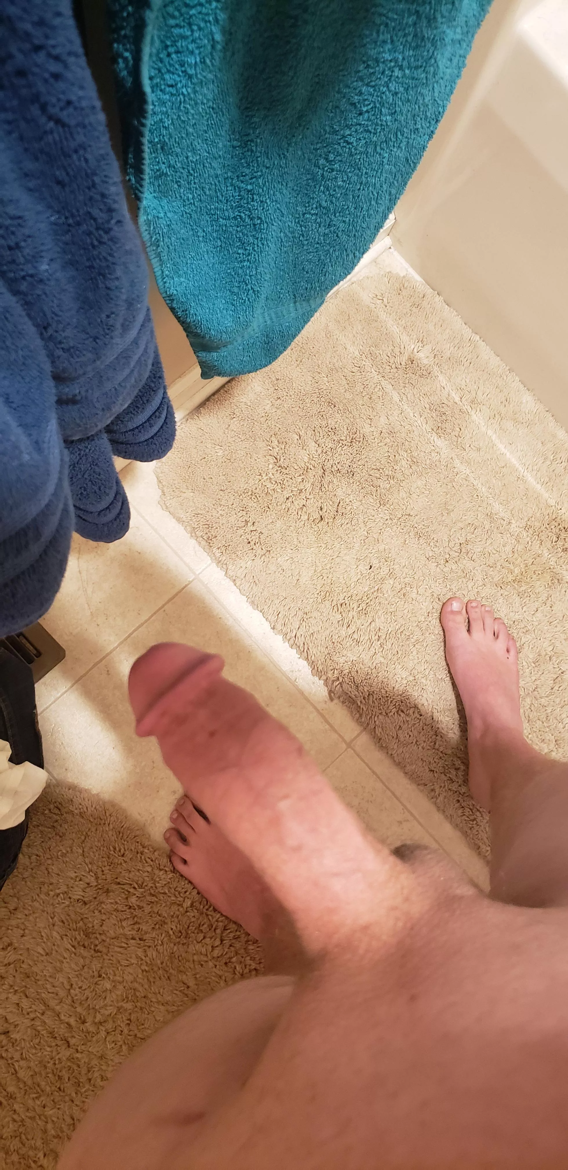 Send me nudes to cum on, only doing one tribute tonight