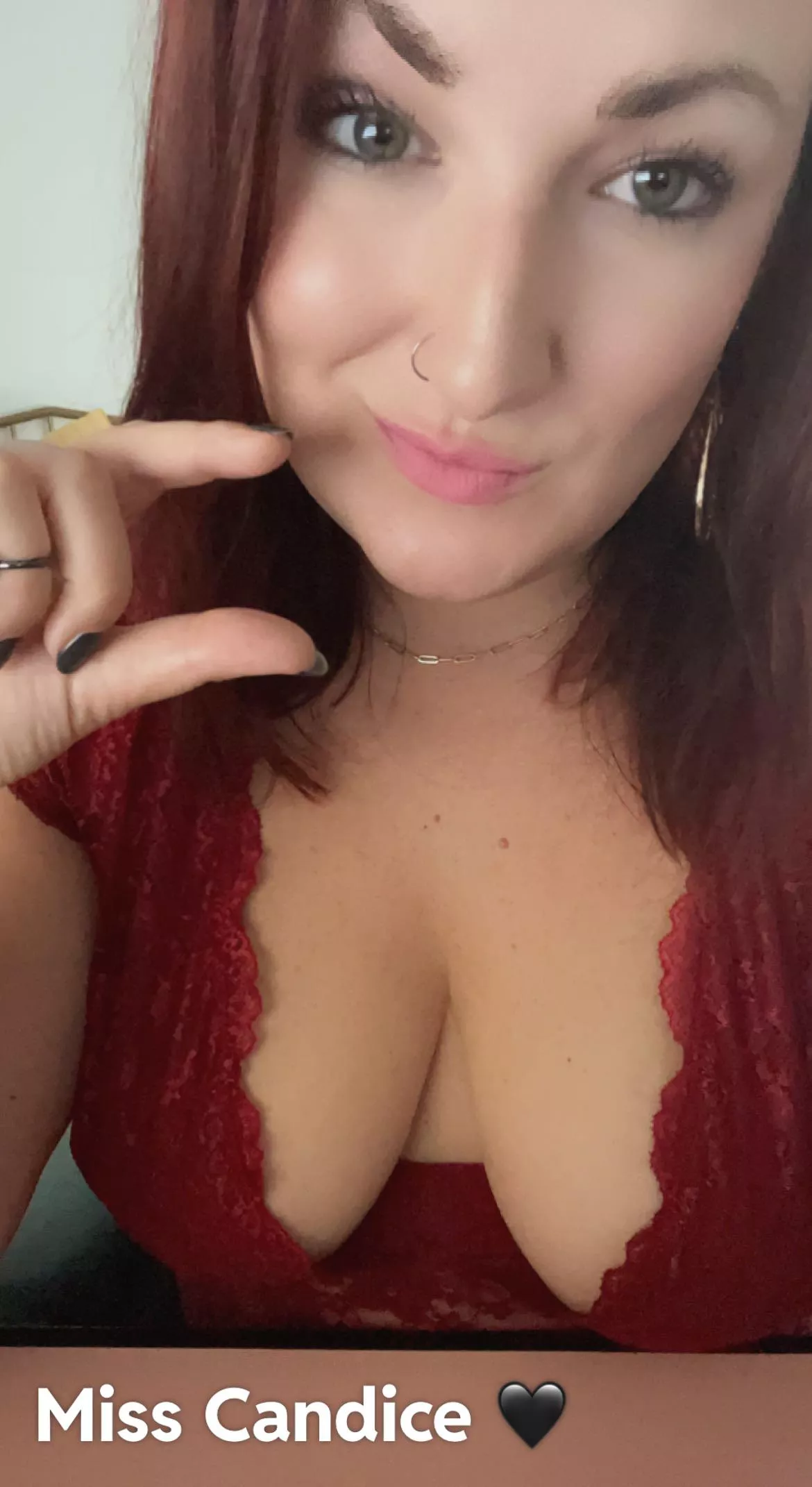 Behind this sweet face is a mean Bully Bitch [Domme] who’s ready to absolutely crush that nub of yours 👣