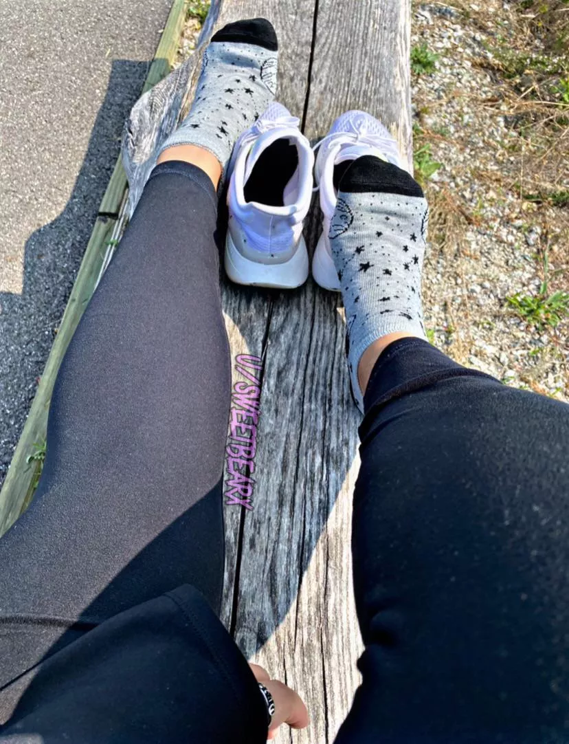 [F] Nature walk w/ some galaxy action socks 🪴🥰