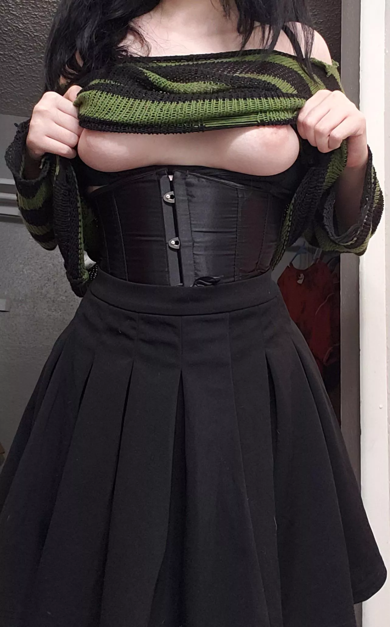 Goth girl under boob?