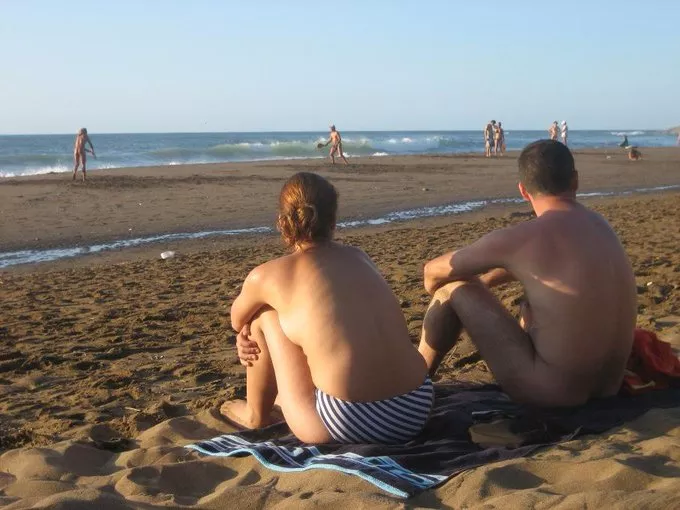 Look how beautiful this couple is in TFNM. This is the best dress combo for a beach day-out with your wife/GF. There is so much untapped intimacy in male nudity. When dating, a girl should get to see her man naked first instead of the other way around to