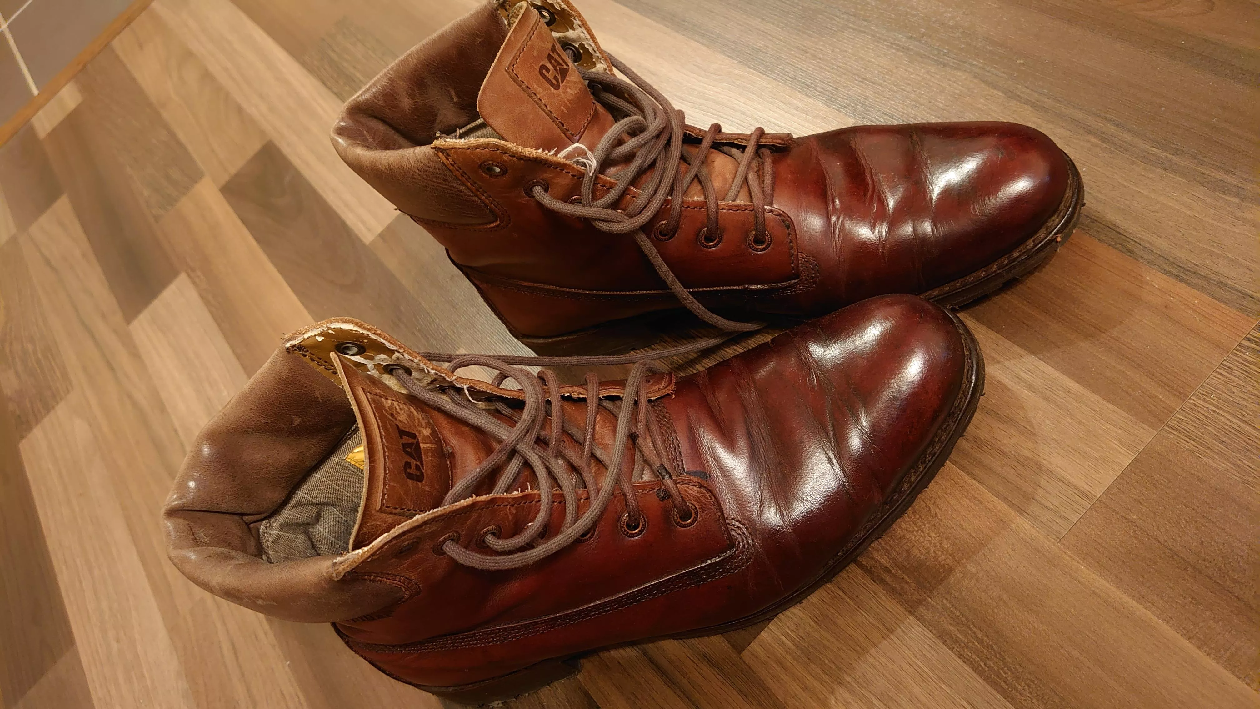 My oldest boots, pair of CAT Walton Barnaby roughly 25 years old now, on their 2nd heel and resole, they have taken on a lovely patina. Seen so many countries and continents those boots... CAT used to make good boots :(