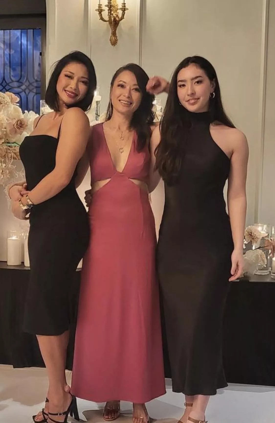 older daughter, mom or younger daughter