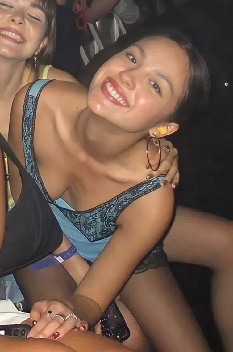 Olivia Rodrigo No Bra