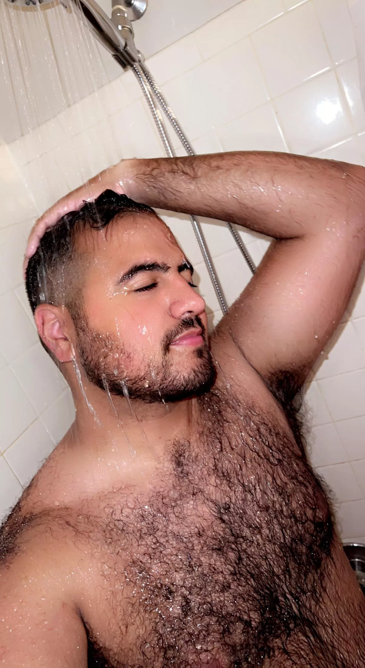 Who else loves how body hair looks when wet? ðŸ˜ˆ