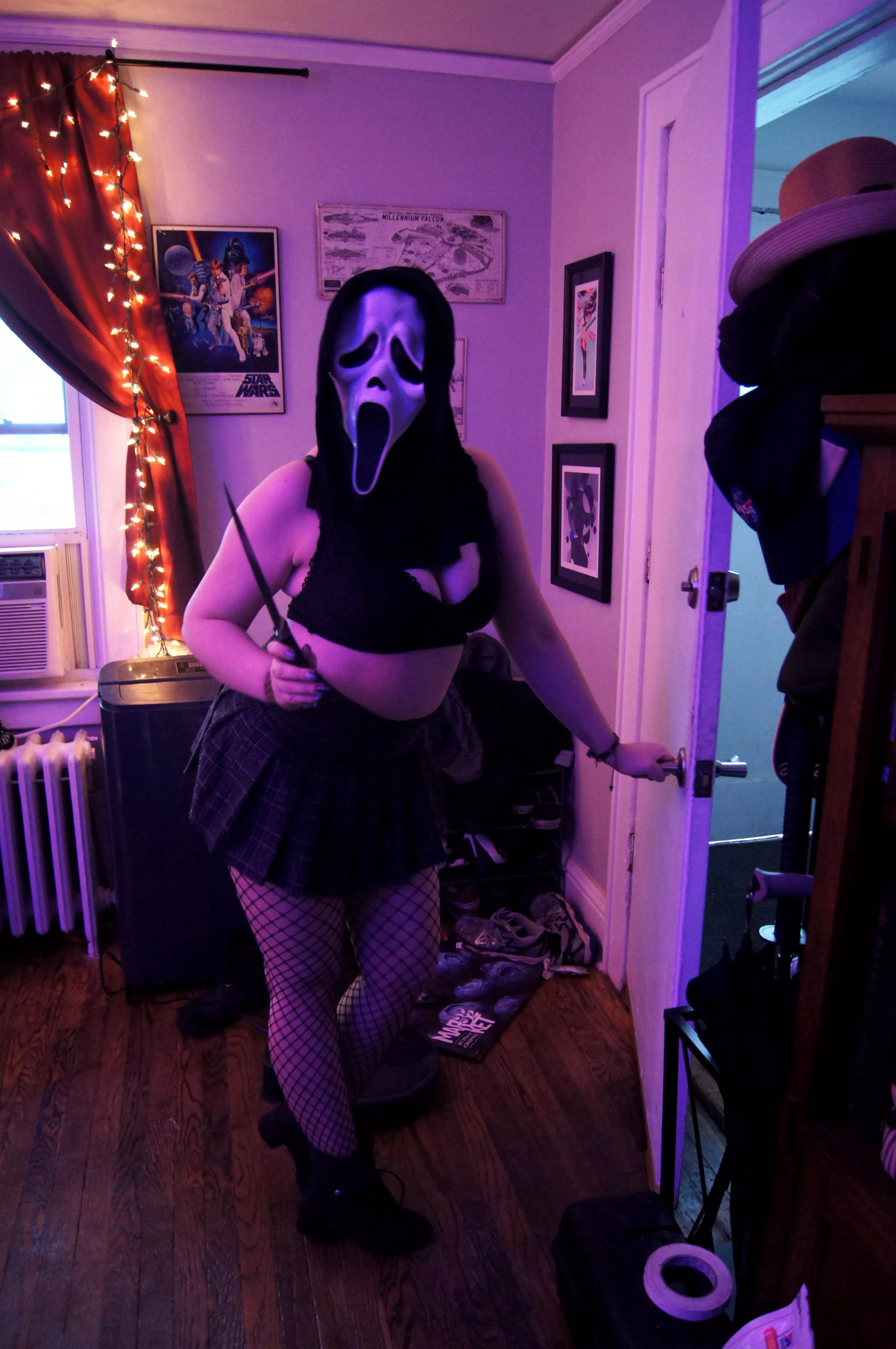 [f] The Scream mask stays ON during sex