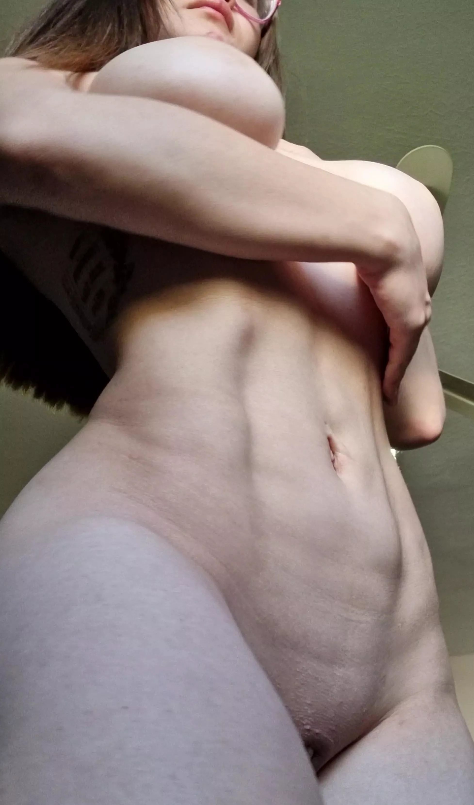 My sun kissed tummy [img]