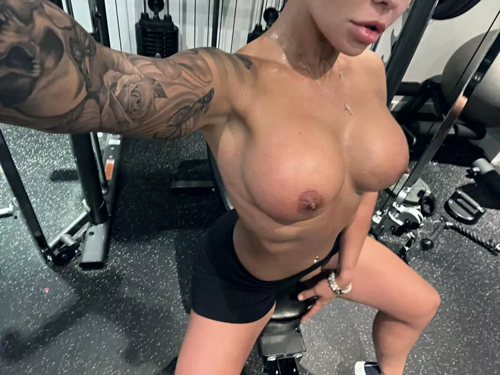 Working out topless with my new trainer, he doesn't mind (f)