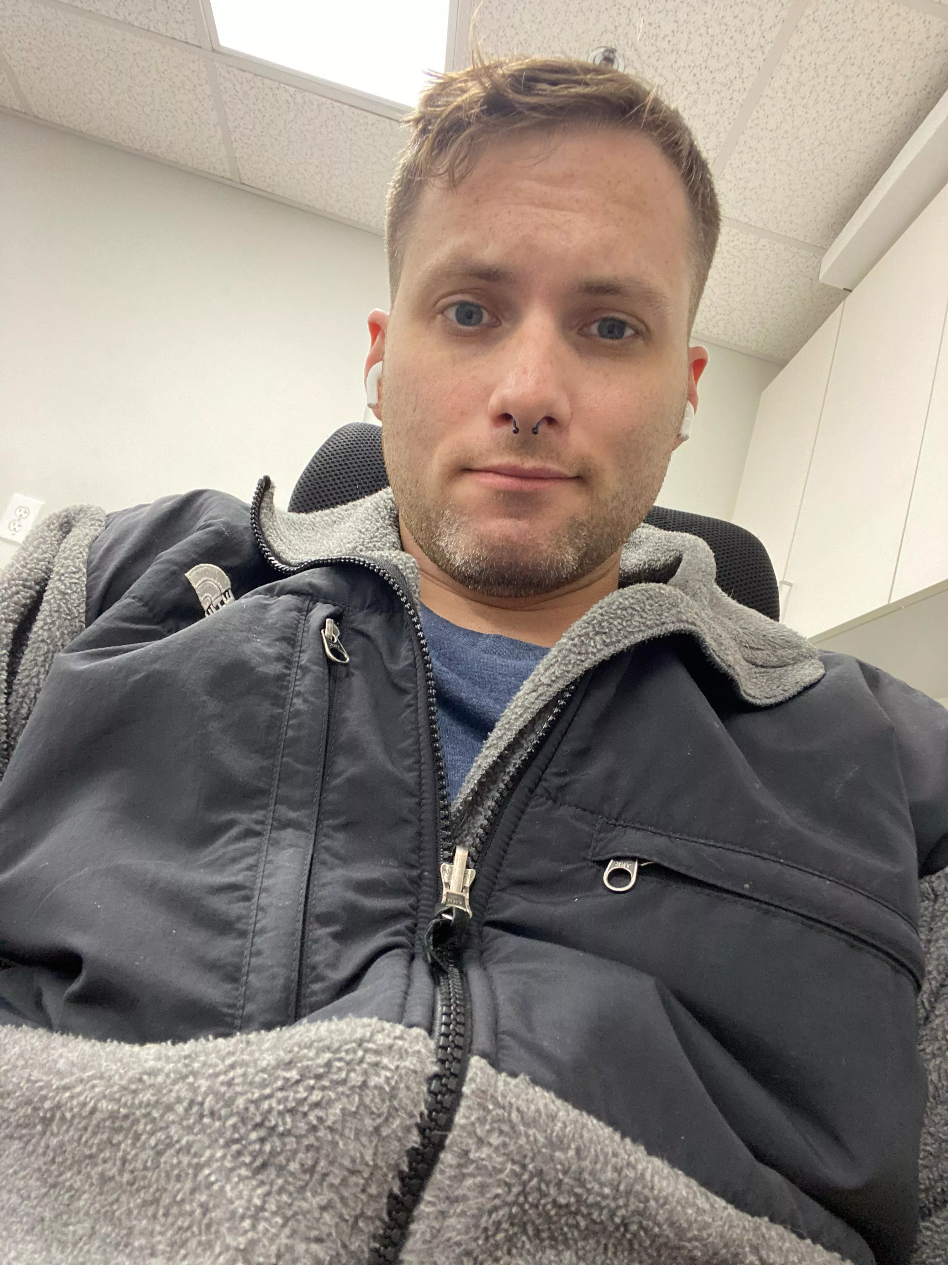 32 M bored at work.